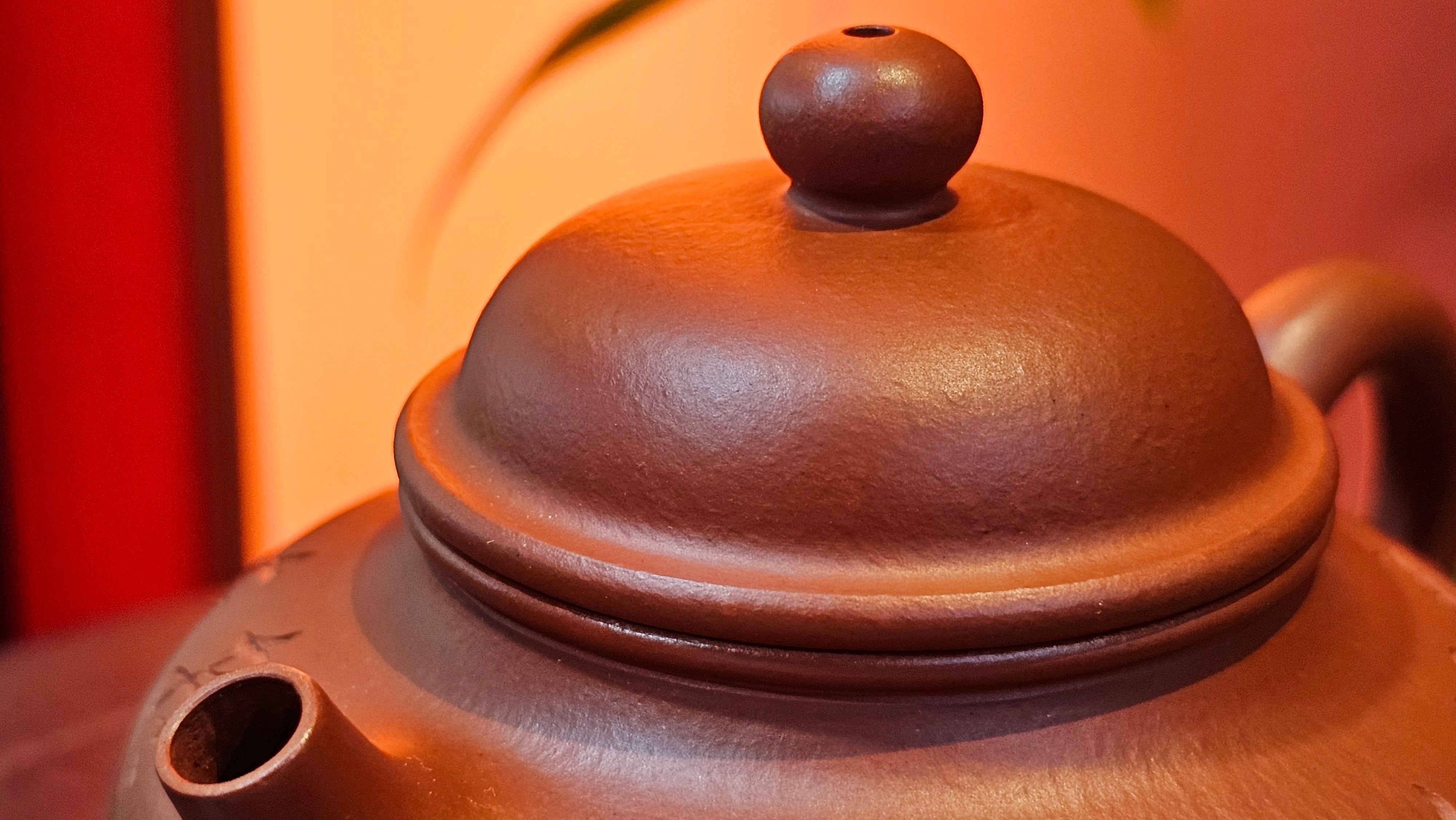 Rong Tian 容天, 145.5ml, Xiao Mei Yao Zhu Ni 小煤窑朱泥,  by Craftsman Chen Yue Fei 陈跃飞, Engraving by Craftsman Yi De Shu ~ Congratulations to!Tea Sommr Mr A.M., 1238hrs 16th August 2025, Padua! Italy🇮🇹!