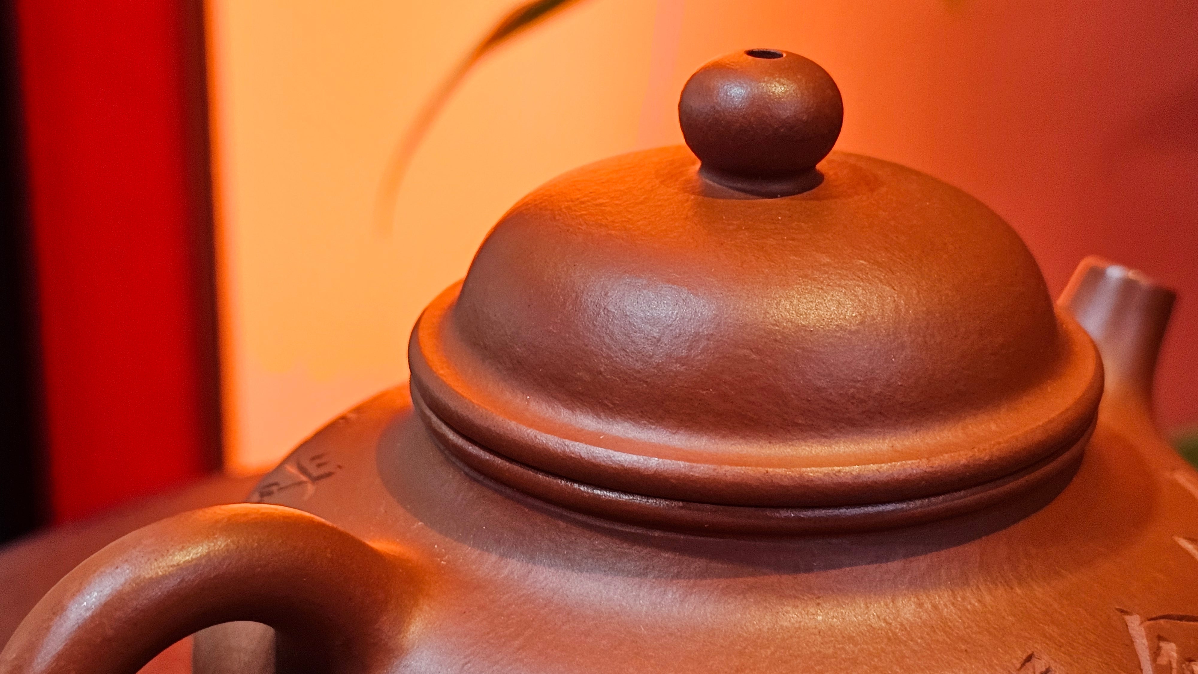 Rong Tian 容天, 145.5ml, Xiao Mei Yao Zhu Ni 小煤窑朱泥,  by Craftsman Chen Yue Fei 陈跃飞, Engraving by Craftsman Yi De Shu ~ Congratulations to!Tea Sommr Mr A.M., 1238hrs 16th August 2025, Padua! Italy🇮🇹!