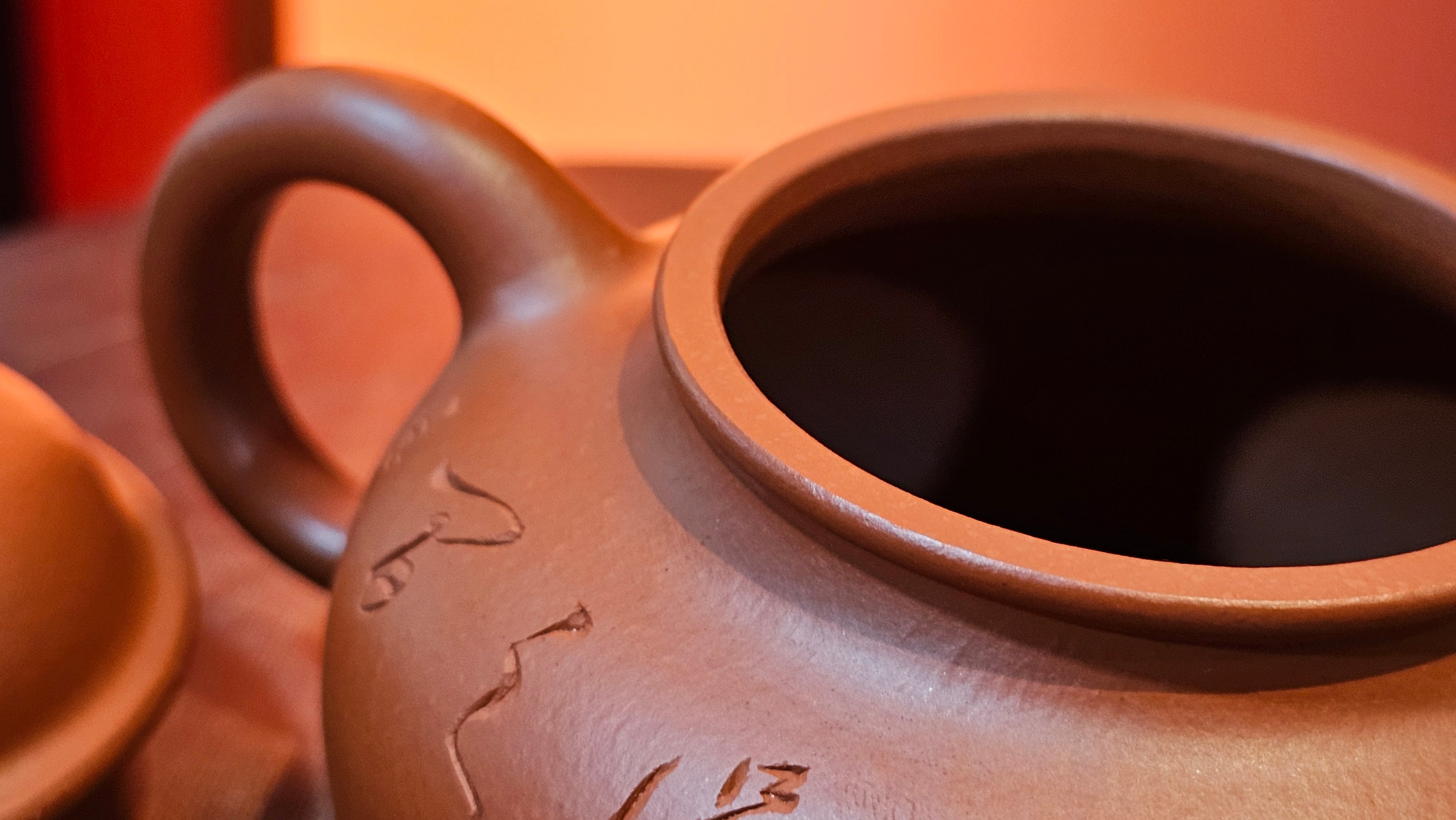 Rong Tian 容天, 145.5ml, Xiao Mei Yao Zhu Ni 小煤窑朱泥,  by Craftsman Chen Yue Fei 陈跃飞, Engraving by Craftsman Yi De Shu ~ Congratulations to!Tea Sommr Mr A.M., 1238hrs 16th August 2025, Padua! Italy🇮🇹!