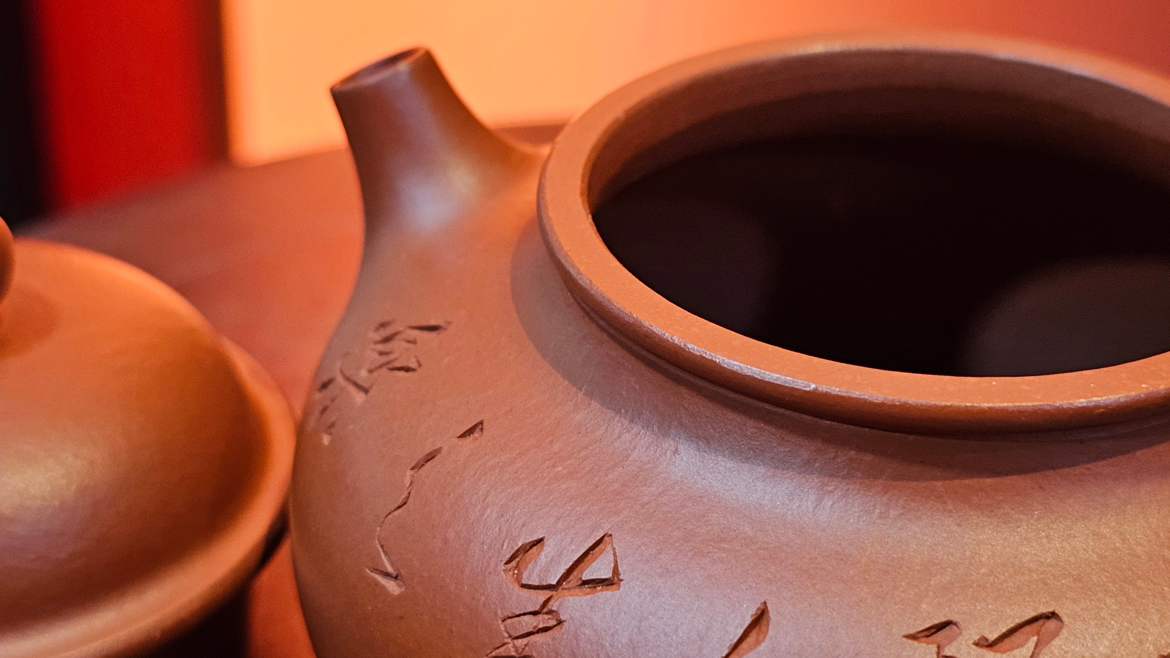 Rong Tian 容天, 145.5ml, Xiao Mei Yao Zhu Ni 小煤窑朱泥,  by Craftsman Chen Yue Fei 陈跃飞, Engraving by Craftsman Yi De Shu ~ Congratulations to!Tea Sommr Mr A.M., 1238hrs 16th August 2025, Padua! Italy🇮🇹!