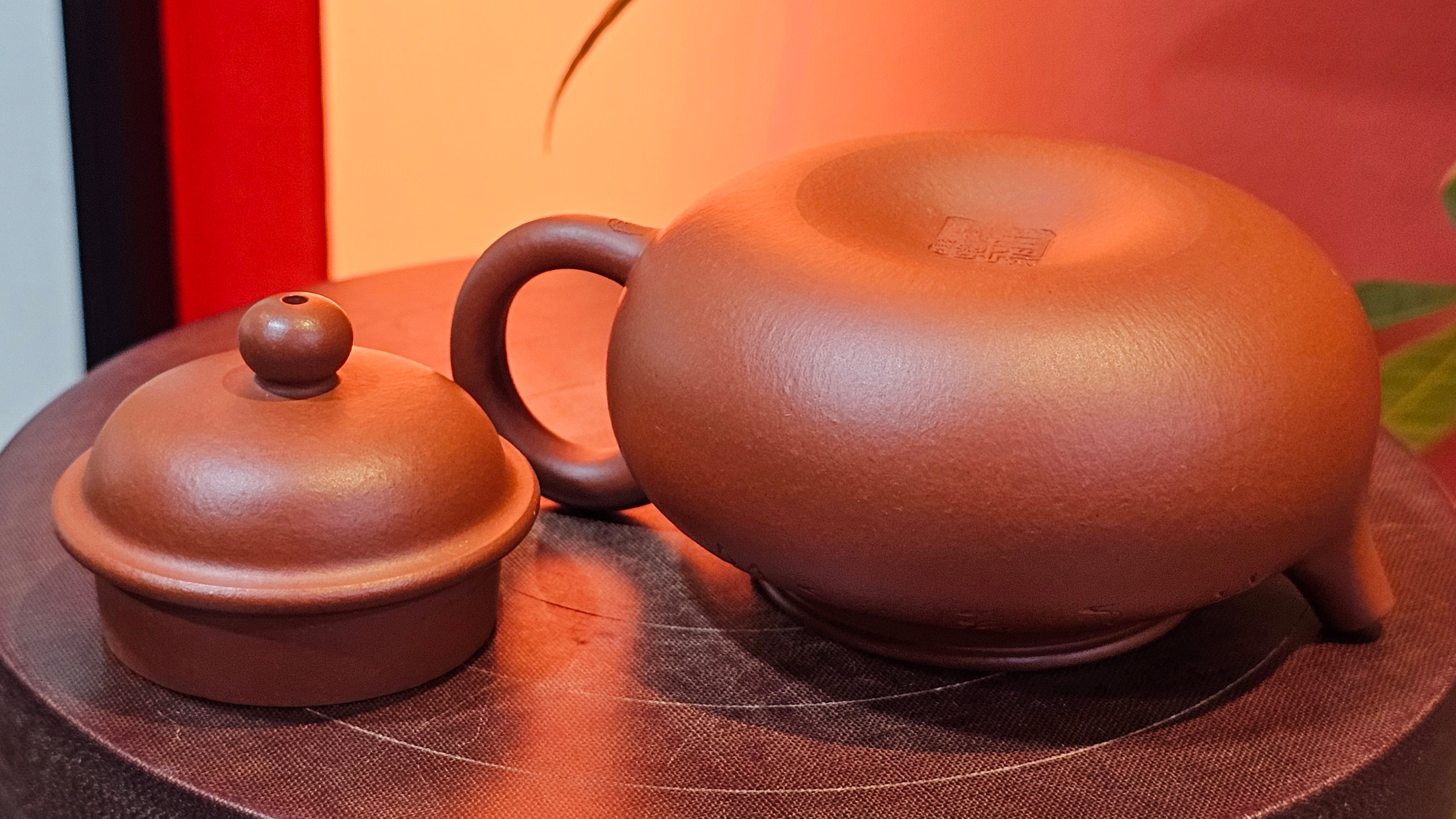 Rong Tian 容天, 145.5ml, Xiao Mei Yao Zhu Ni 小煤窑朱泥,  by Craftsman Chen Yue Fei 陈跃飞, Engraving by Craftsman Yi De Shu ~ Congratulations to!Tea Sommr Mr A.M., 1238hrs 16th August 2025, Padua! Italy🇮🇹!