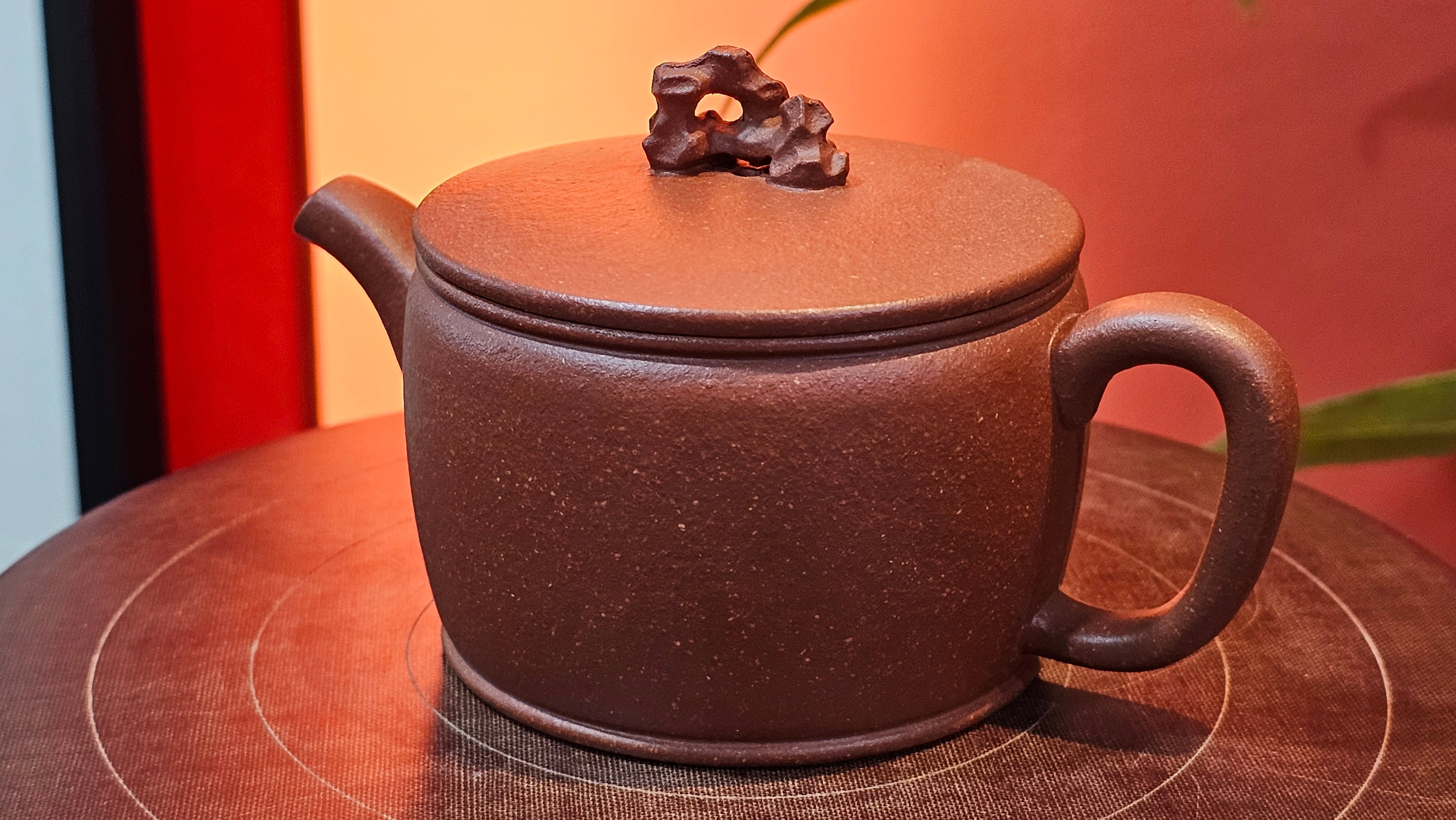 Han Wa 汉瓦 (Tai Hu Shi Knob 太湖石钮), 144.3ml, Hong Jiang Po Ni, by Craftsman Chen Gui Zhi (Red JiangPoNi rarer than Yellow JiangPoNi, XiaoMeiYao & ZhaoZhuang ZhuNi)~Congratulations to Ms J.P.! 14058hrs 16th August 2025! Salem, OR!