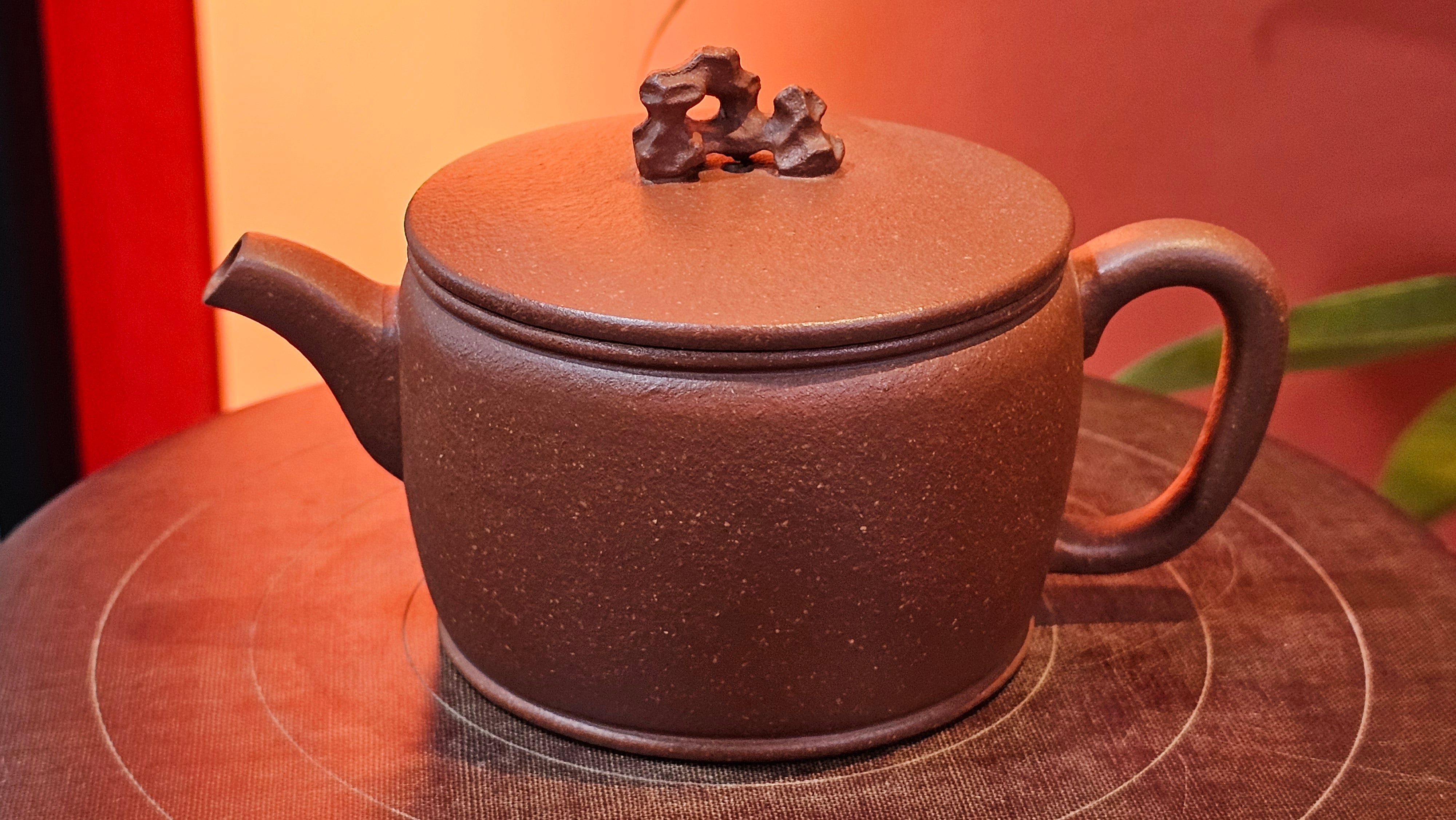 Han Wa 汉瓦 (Tai Hu Shi Knob 太湖石钮), 144.3ml, Hong Jiang Po Ni, by Craftsman Chen Gui Zhi (Red JiangPoNi rarer than Yellow JiangPoNi, XiaoMeiYao & ZhaoZhuang ZhuNi)~Congratulations to Ms J.P.! 14058hrs 16th August 2025! Salem, OR!