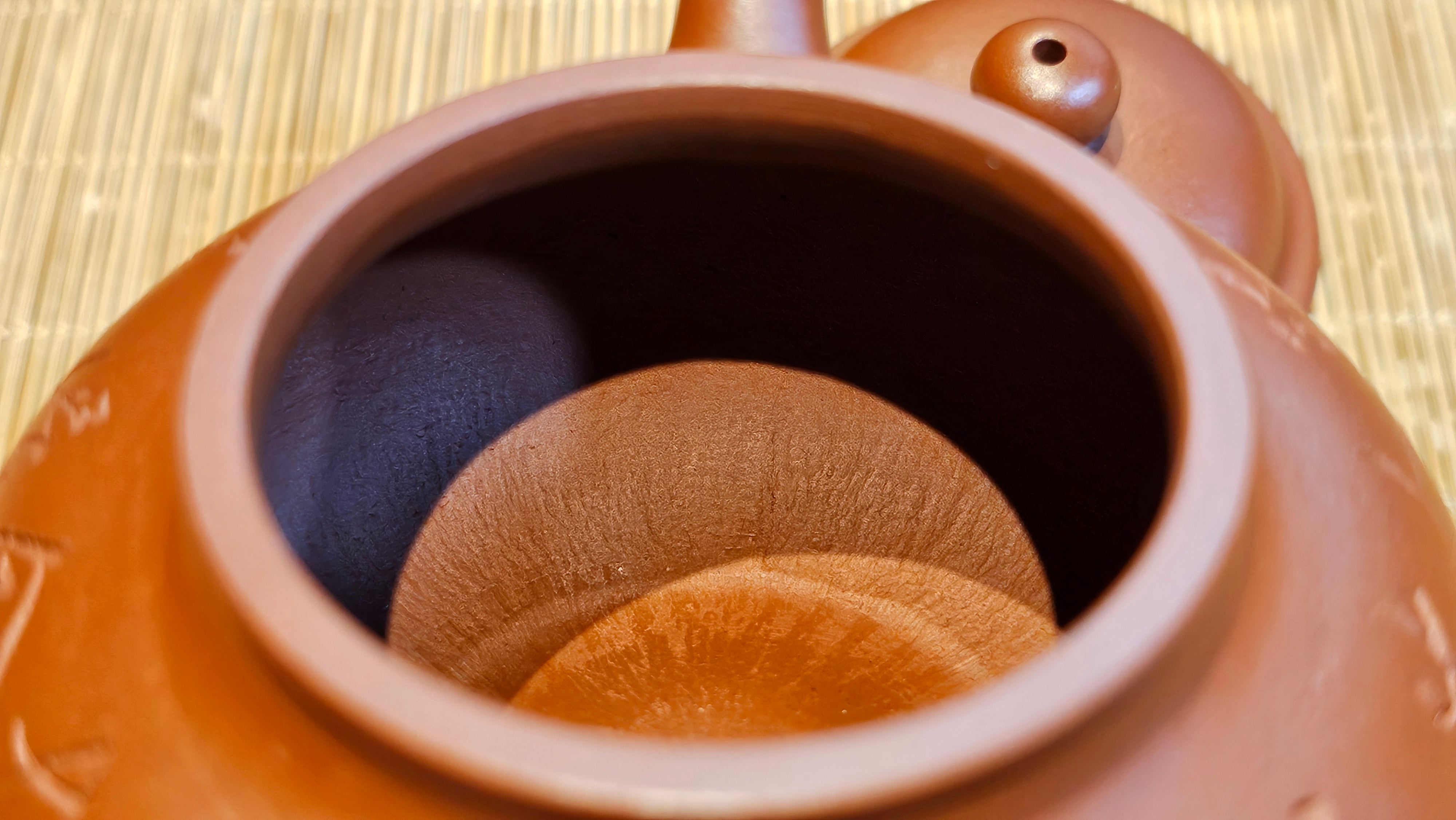 Rong Tian 容天, 145.5ml, Xiao Mei Yao Zhu Ni 小煤窑朱泥,  by Craftsman Chen Yue Fei 陈跃飞, Engraving by Craftsman Yi De Shu ~ Congratulations to!Tea Sommr Mr A.M., 1238hrs 16th August 2025, Padua! Italy🇮🇹!