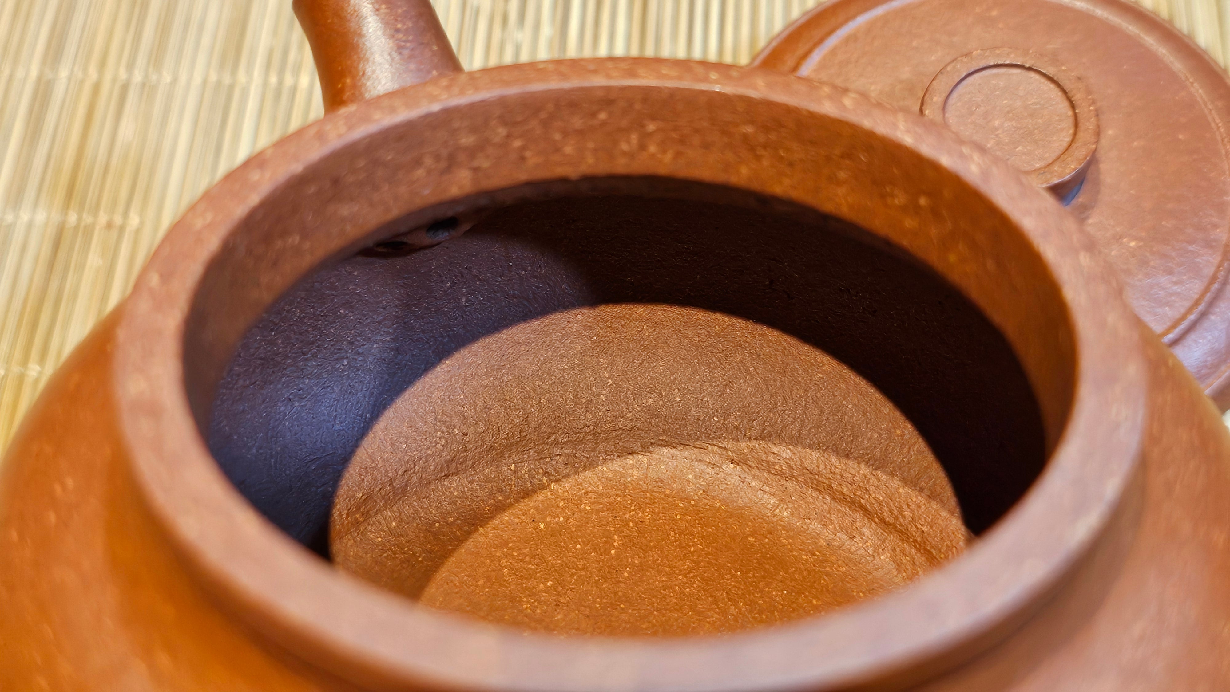 Song Jin Hu《颂金壶》, 151.5ml, Hong Jiang Po Ni 红降坡泥, by Craftsman Chen Gui Zhi 陈桂枝。(Red JiangPoNi rarer than Yellow JiangPoNi, XiaoMeiYao & ZhaoZhuang ZhuNi) ~ Congratulations to!Tea Sommr A.M., 1238hrs 16th August 2025, Padua, Italy🇮🇹!