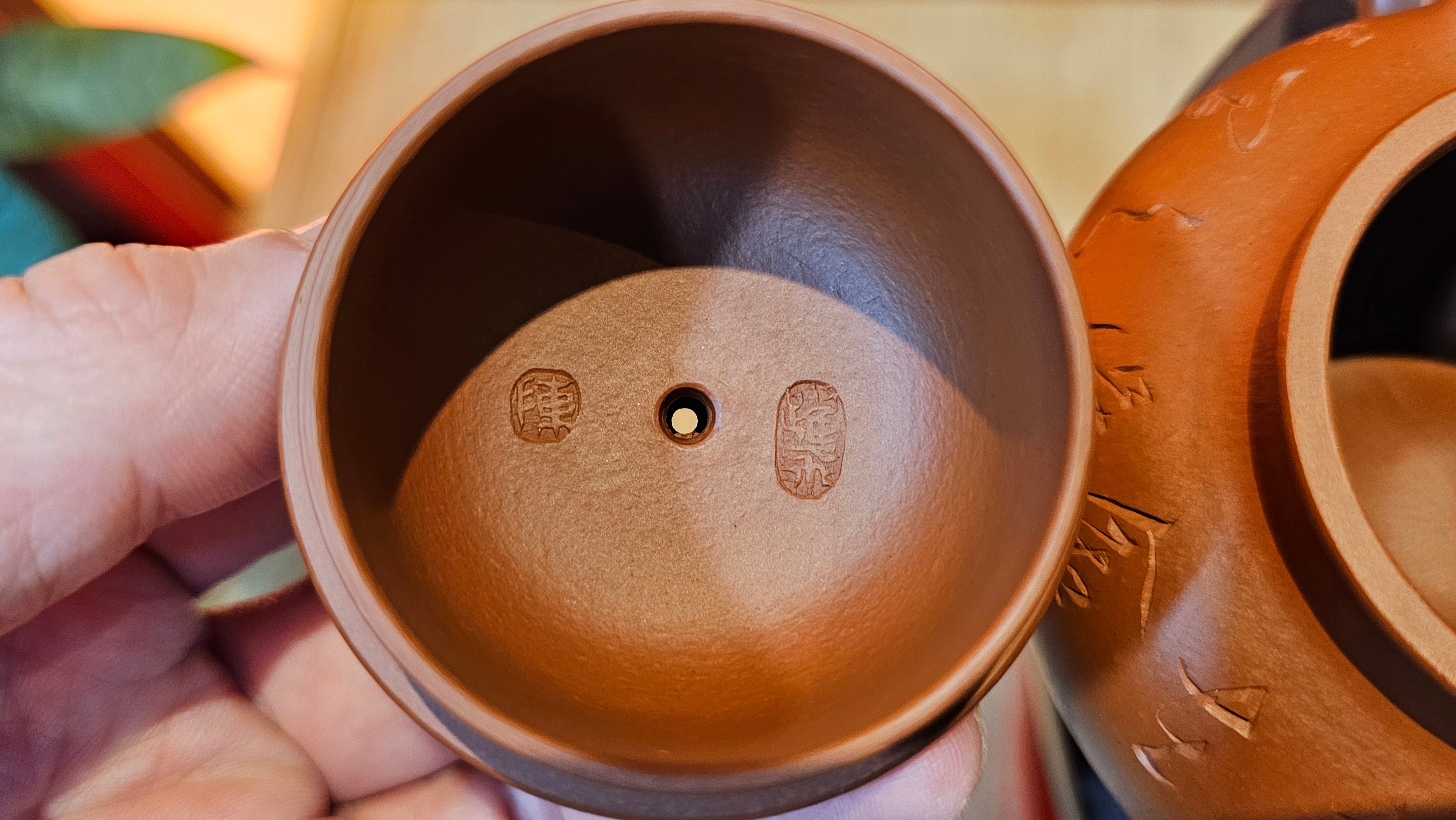 Rong Tian 容天, 145.5ml, Xiao Mei Yao Zhu Ni 小煤窑朱泥,  by Craftsman Chen Yue Fei 陈跃飞, Engraving by Craftsman Yi De Shu ~ Congratulations to!Tea Sommr Mr A.M., 1238hrs 16th August 2025, Padua! Italy🇮🇹!