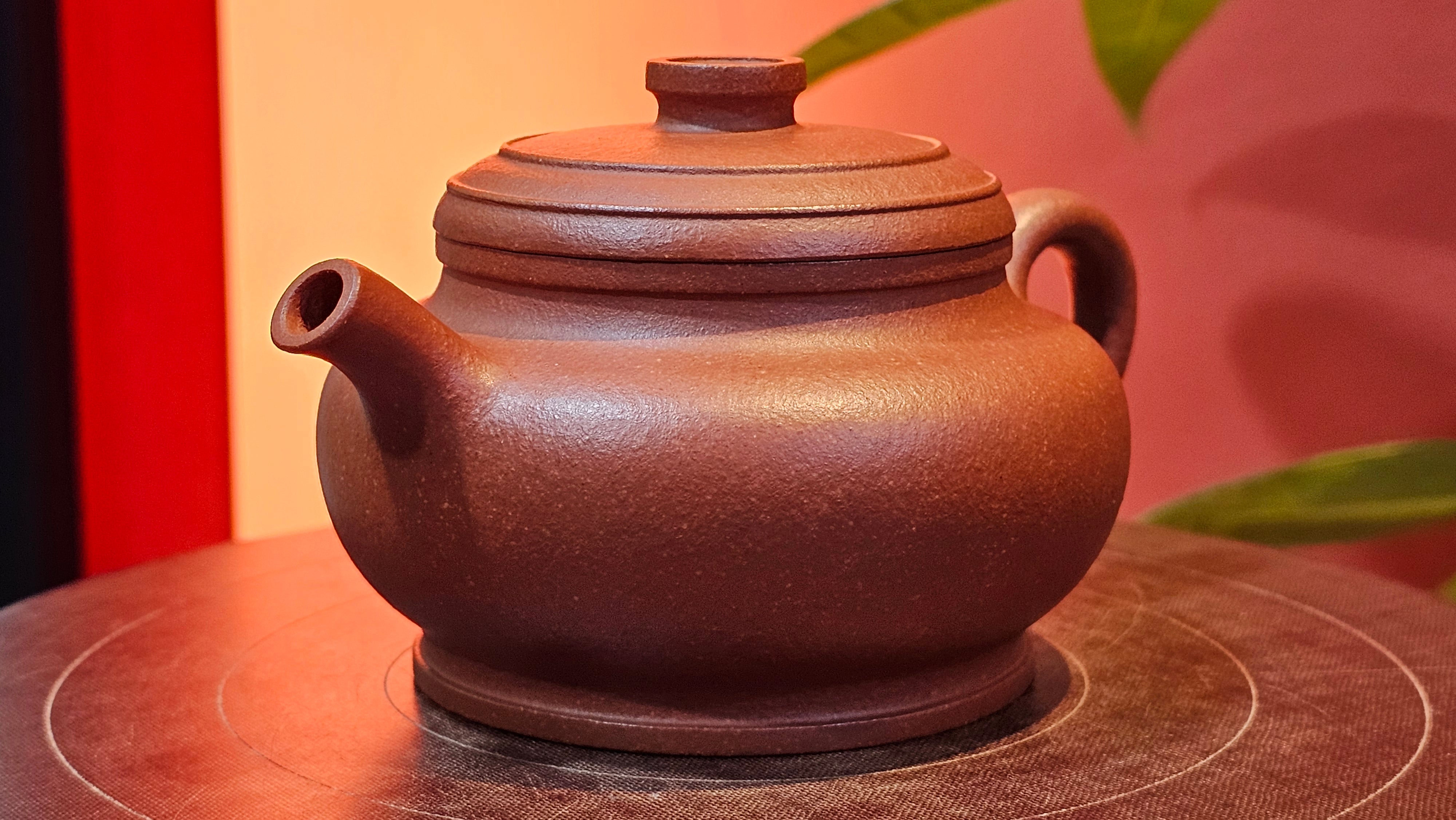 Song Jin Hu《颂金壶》, 151.5ml, Hong Jiang Po Ni 红降坡泥, by Craftsman Chen Gui Zhi 陈桂枝。(Red JiangPoNi rarer than Yellow JiangPoNi, XiaoMeiYao & ZhaoZhuang ZhuNi) ~ Congratulations to!Tea Sommr A.M., 1238hrs 16th August 2025, Padua, Italy🇮🇹!