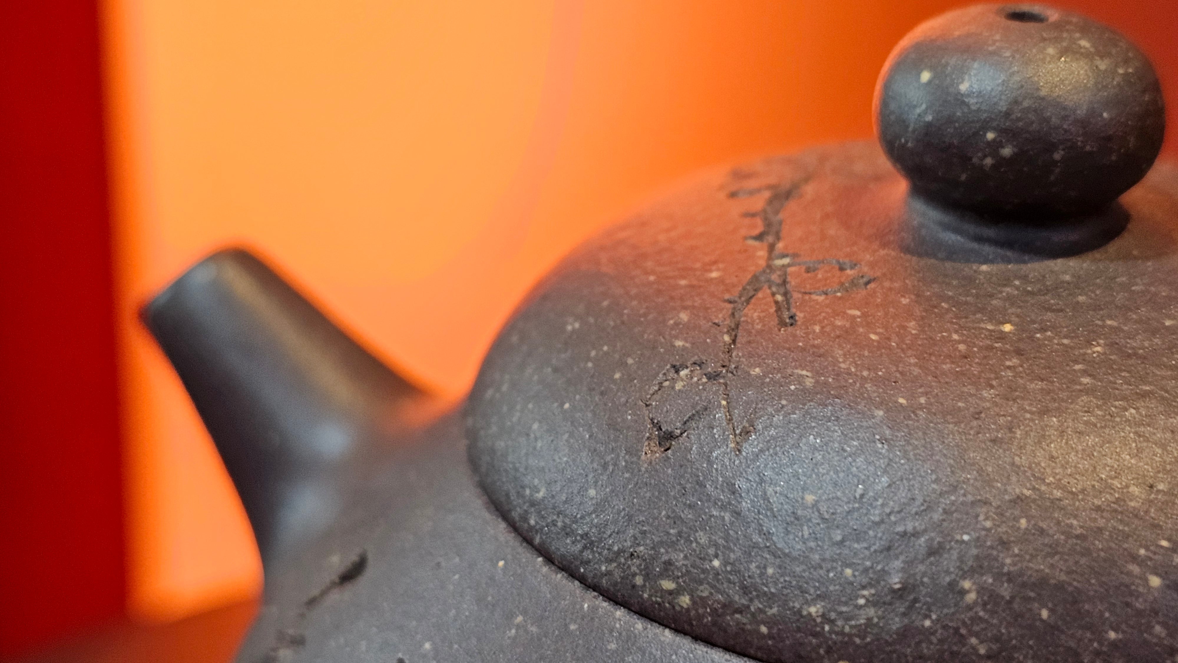 Du Zhi Hu《笃志壶》, 171.6ml, Hei Zi Ni 黑紫泥, by our Craftsman Zhang Huan 张欢, Calligraphy and Plum Blossoms Engraving by Craftsman Yi Cheng 逸成 ~ Congratulations!to Ms S.M.! 1722hrs 14th August 2025, Velden! The Netherlands🇳🇱!