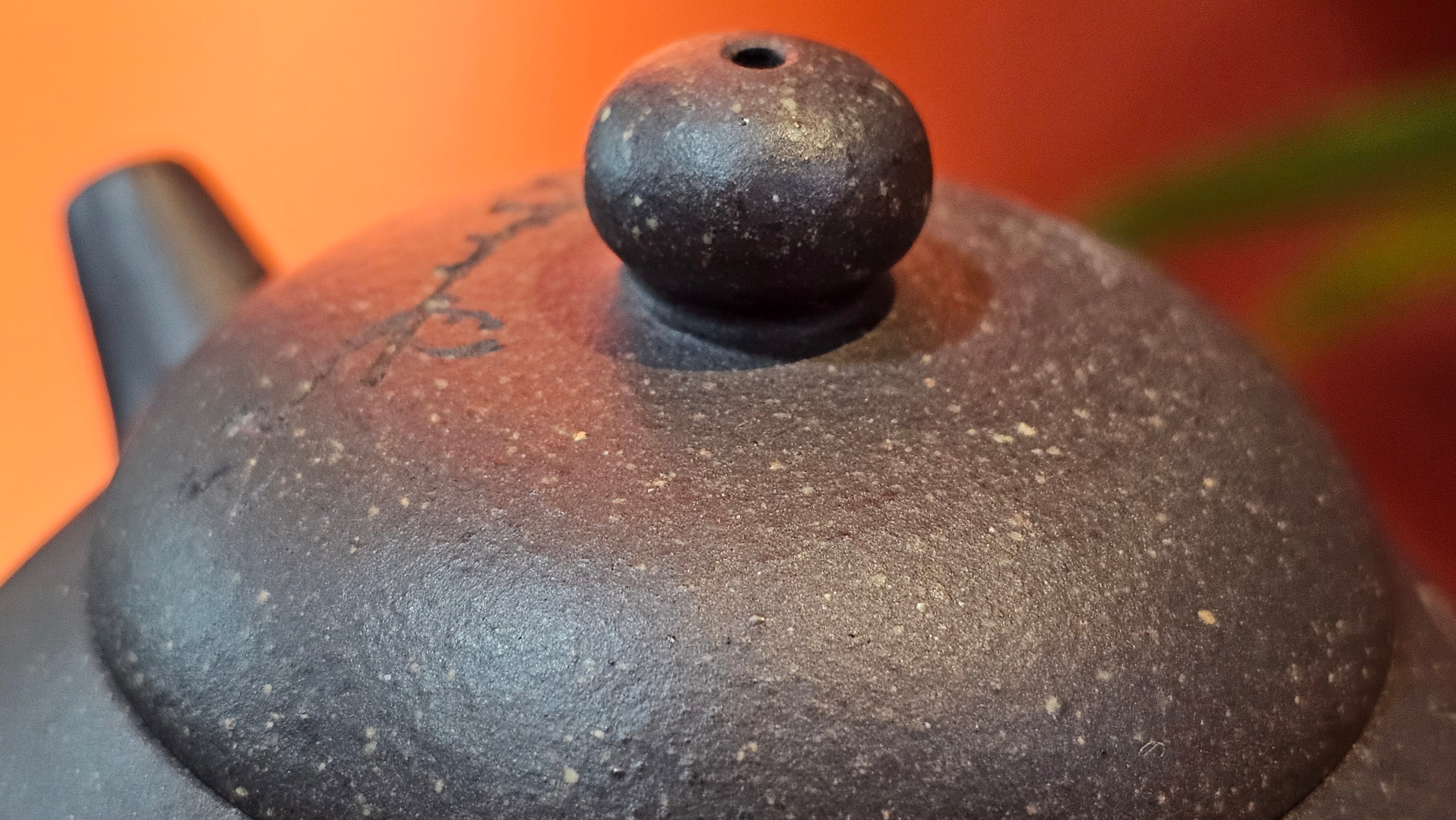 Du Zhi Hu《笃志壶》, 171.6ml, Hei Zi Ni 黑紫泥, by our Craftsman Zhang Huan 张欢, Calligraphy and Plum Blossoms Engraving by Craftsman Yi Cheng 逸成 ~ Congratulations!to Ms S.M.! 1722hrs 14th August 2025, Velden! The Netherlands🇳🇱!