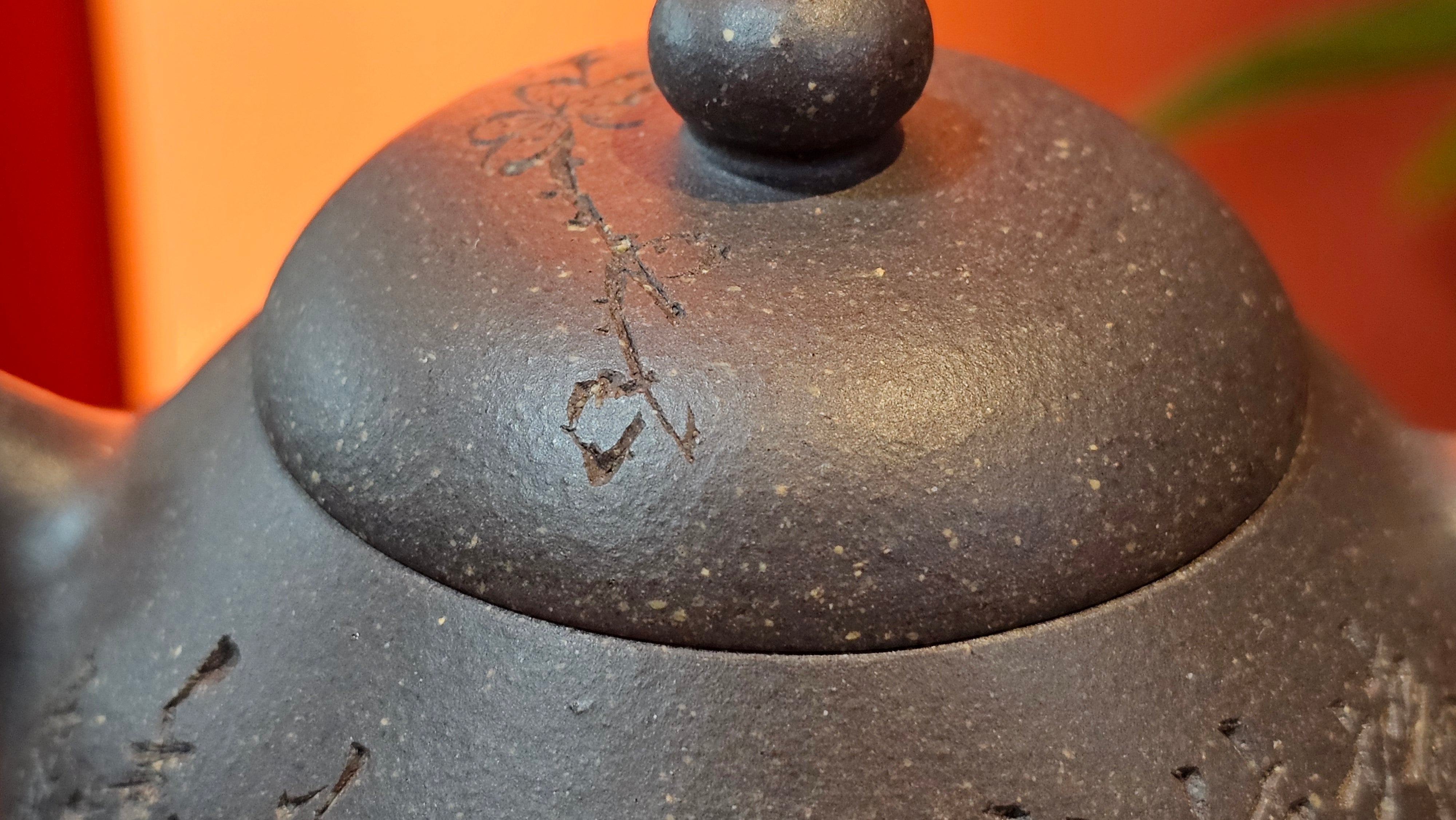 Du Zhi Hu《笃志壶》, 171.6ml, Hei Zi Ni 黑紫泥, by our Craftsman Zhang Huan 张欢, Calligraphy and Plum Blossoms Engraving by Craftsman Yi Cheng 逸成 ~ Congratulations!to Ms S.M.! 1722hrs 14th August 2025, Velden! The Netherlands🇳🇱!