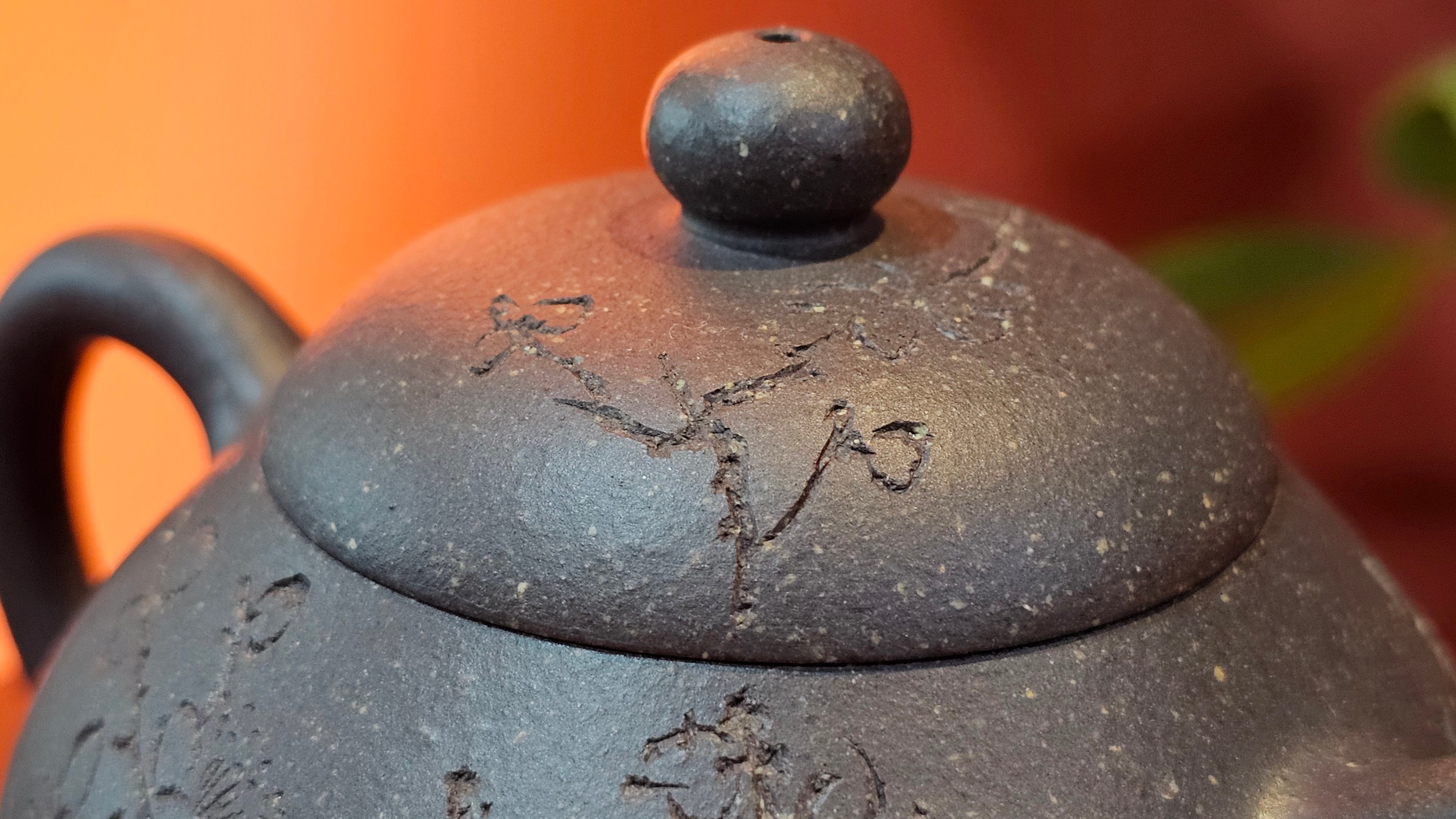 Du Zhi Hu《笃志壶》, 171.6ml, Hei Zi Ni 黑紫泥, by our Craftsman Zhang Huan 张欢, Calligraphy and Plum Blossoms Engraving by Craftsman Yi Cheng 逸成 ~ Congratulations!to Ms S.M.! 1722hrs 14th August 2025, Velden! The Netherlands🇳🇱!