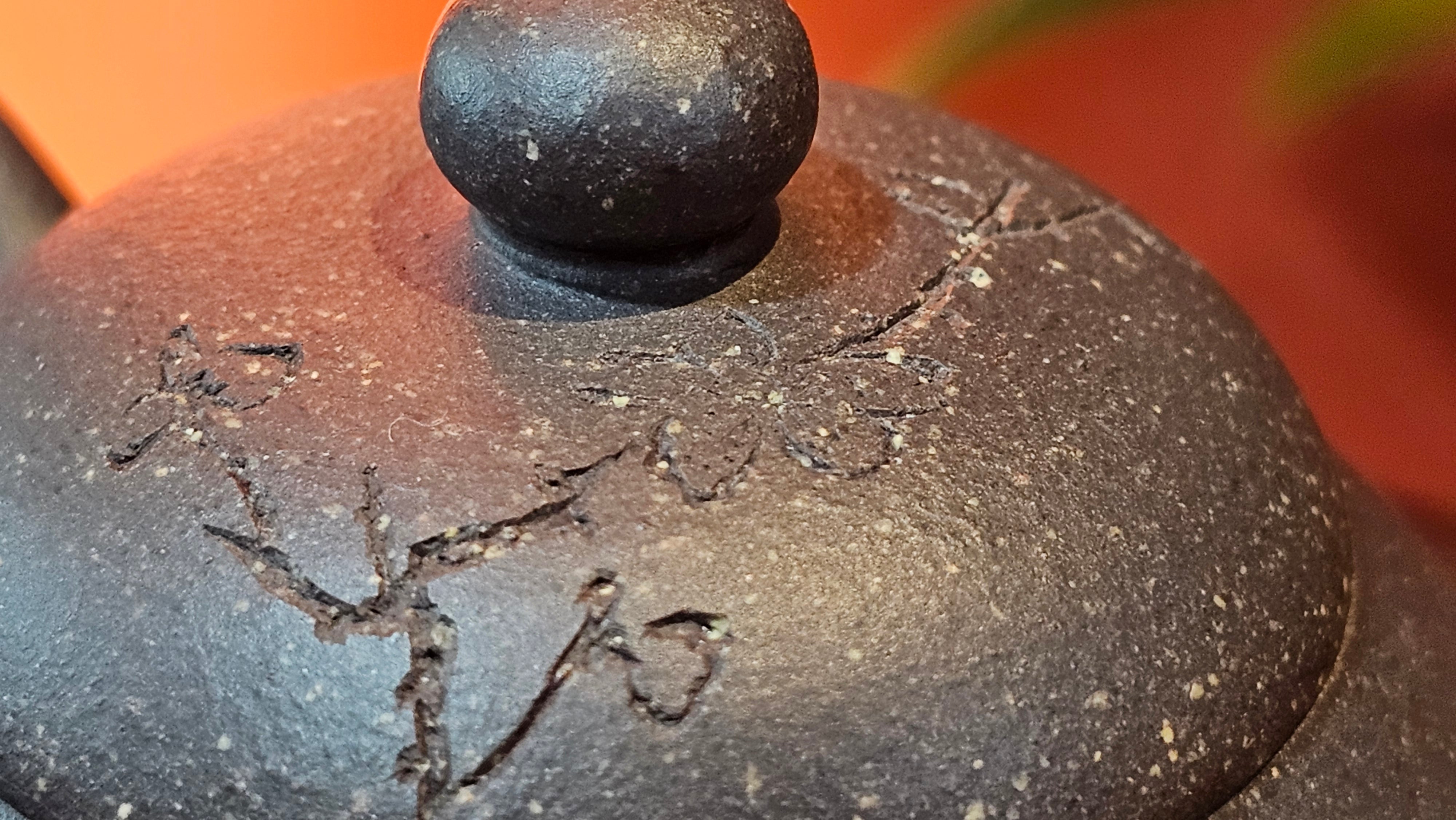 Du Zhi Hu《笃志壶》, 171.6ml, Hei Zi Ni 黑紫泥, by our Craftsman Zhang Huan 张欢, Calligraphy and Plum Blossoms Engraving by Craftsman Yi Cheng 逸成 ~ Congratulations!to Ms S.M.! 1722hrs 14th August 2025, Velden! The Netherlands🇳🇱!