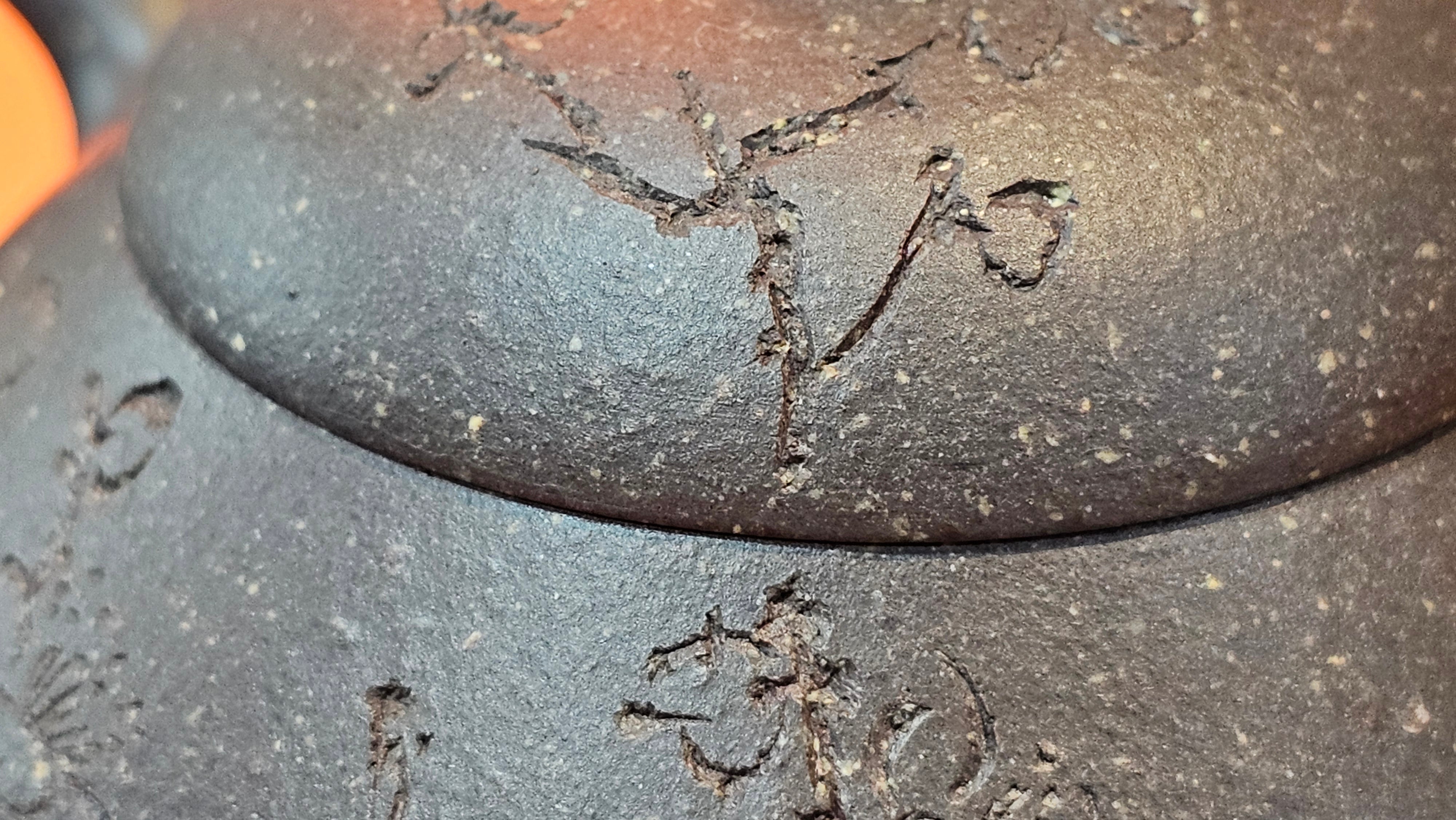 Du Zhi Hu《笃志壶》, 171.6ml, Hei Zi Ni 黑紫泥, by our Craftsman Zhang Huan 张欢, Calligraphy and Plum Blossoms Engraving by Craftsman Yi Cheng 逸成 ~ Congratulations!to Ms S.M.! 1722hrs 14th August 2025, Velden! The Netherlands🇳🇱!