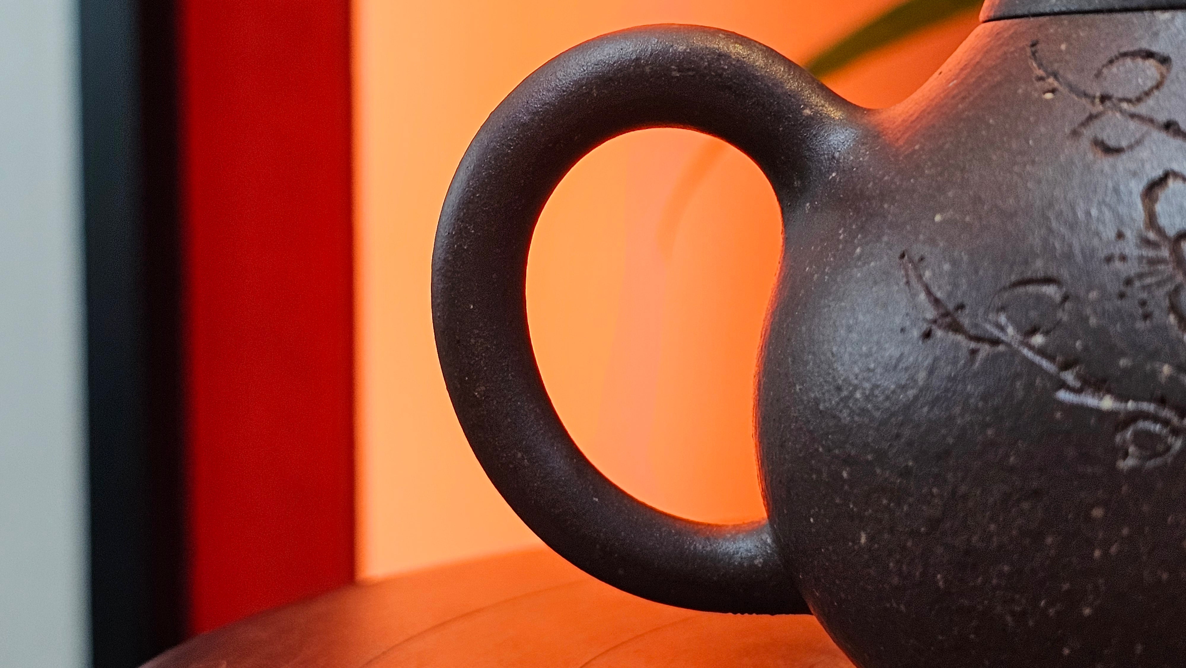 Du Zhi Hu《笃志壶》, 171.6ml, Hei Zi Ni 黑紫泥, by our Craftsman Zhang Huan 张欢, Calligraphy and Plum Blossoms Engraving by Craftsman Yi Cheng 逸成 ~ Congratulations!to Ms S.M.! 1722hrs 14th August 2025, Velden! The Netherlands🇳🇱!