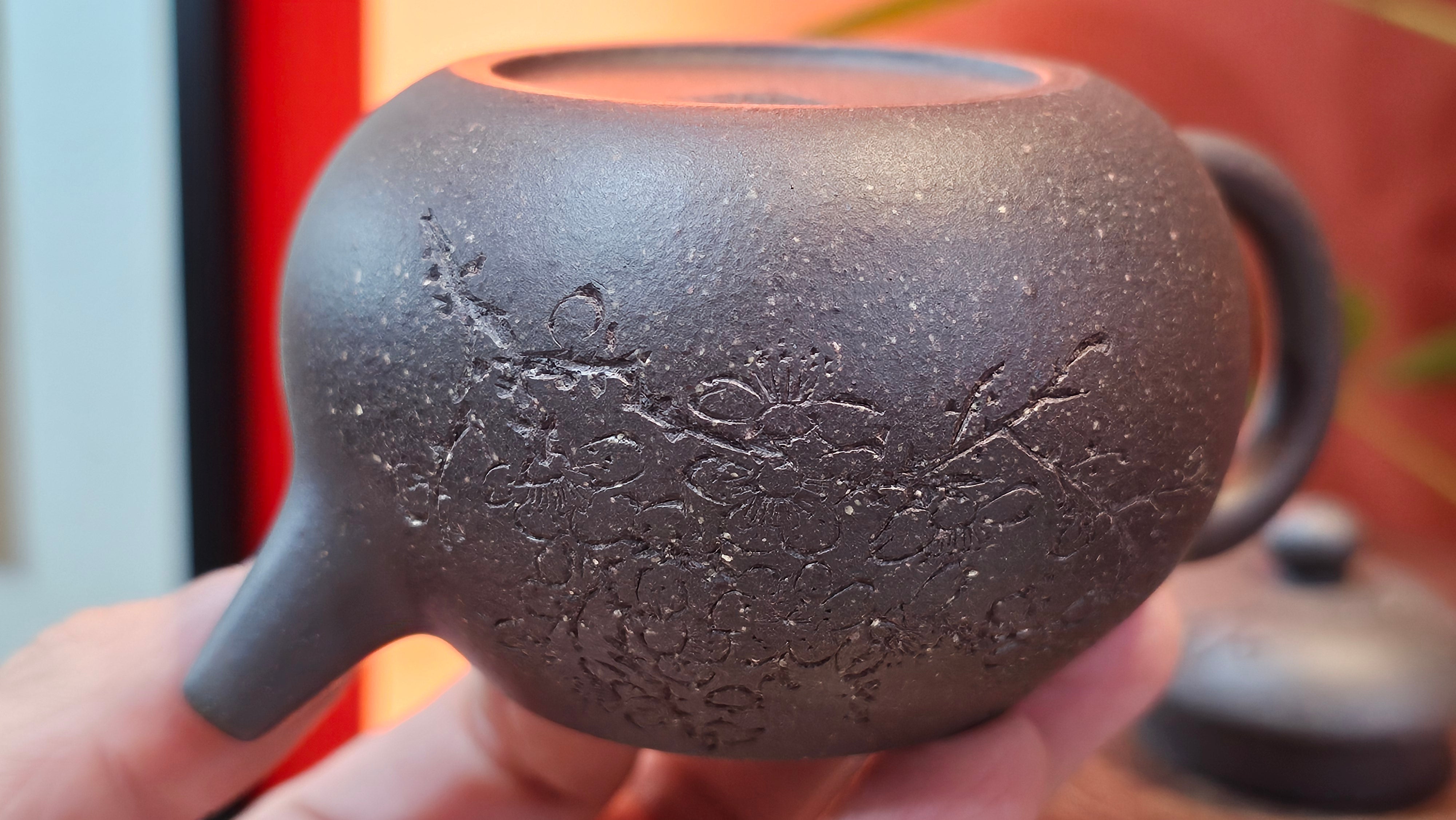 Du Zhi Hu《笃志壶》, 171.6ml, Hei Zi Ni 黑紫泥, by our Craftsman Zhang Huan 张欢, Calligraphy and Plum Blossoms Engraving by Craftsman Yi Cheng 逸成 ~ Congratulations!to Ms S.M.! 1722hrs 14th August 2025, Velden! The Netherlands🇳🇱!