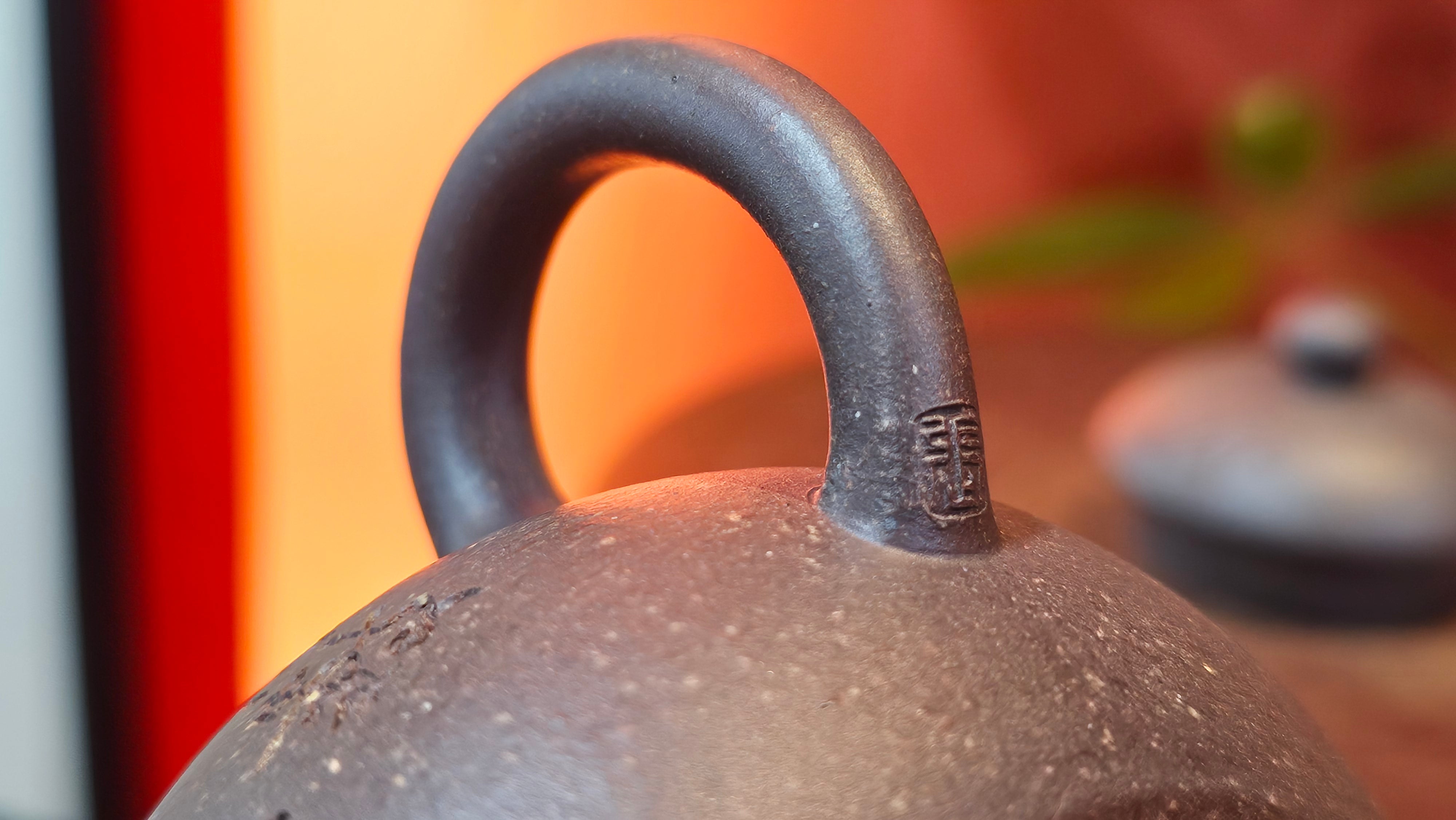 Du Zhi Hu《笃志壶》, 171.6ml, Hei Zi Ni 黑紫泥, by our Craftsman Zhang Huan 张欢, Calligraphy and Plum Blossoms Engraving by Craftsman Yi Cheng 逸成 ~ Congratulations!to Ms S.M.! 1722hrs 14th August 2025, Velden! The Netherlands🇳🇱!