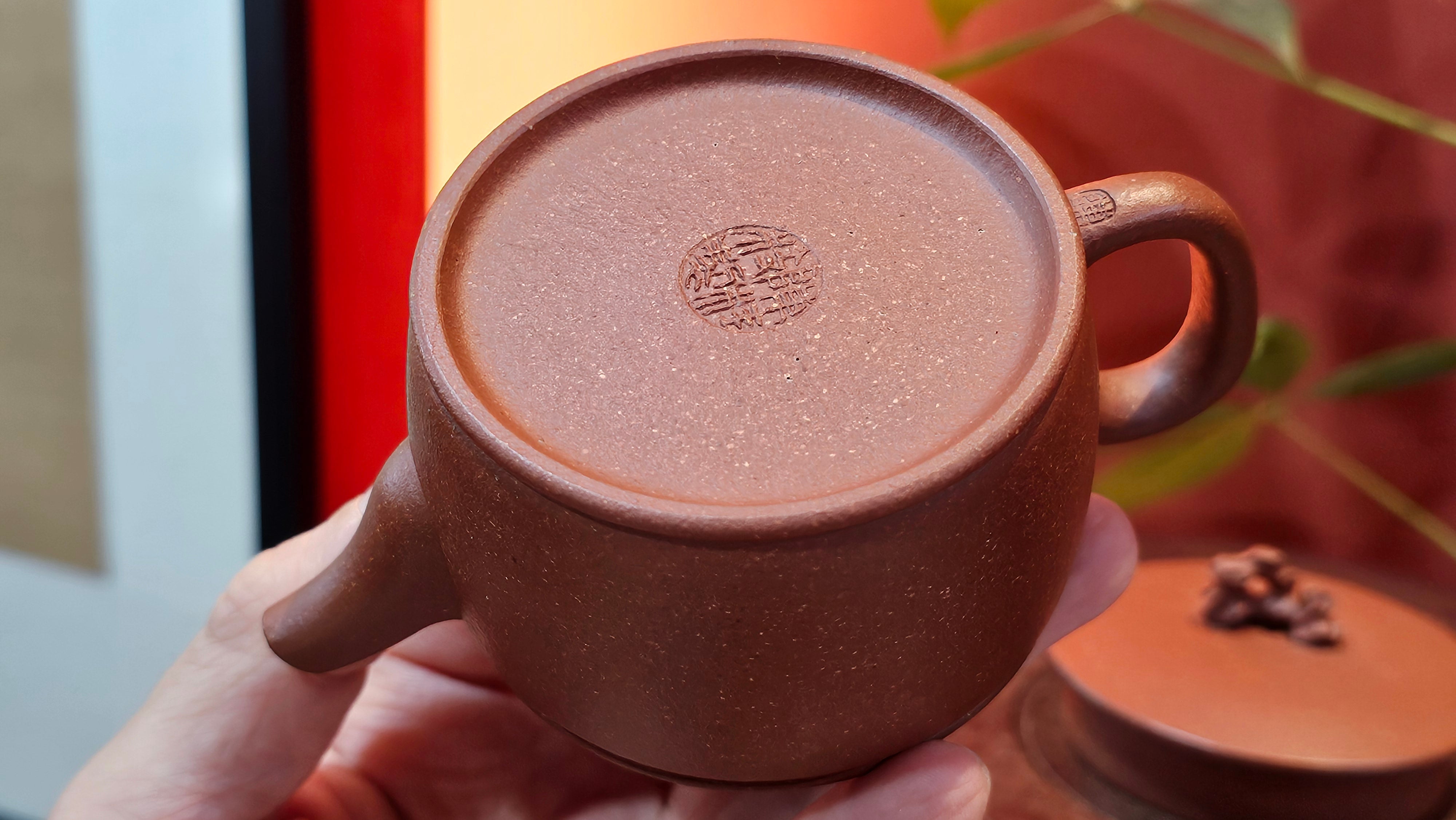 Han Wa 汉瓦 (Tai Hu Shi Knob 太湖石钮), 144.3ml, Hong Jiang Po Ni, by Craftsman Chen Gui Zhi (Red JiangPoNi rarer than Yellow JiangPoNi, XiaoMeiYao & ZhaoZhuang ZhuNi)~Congratulations to Ms J.P.! 14058hrs 16th August 2025! Salem, OR!