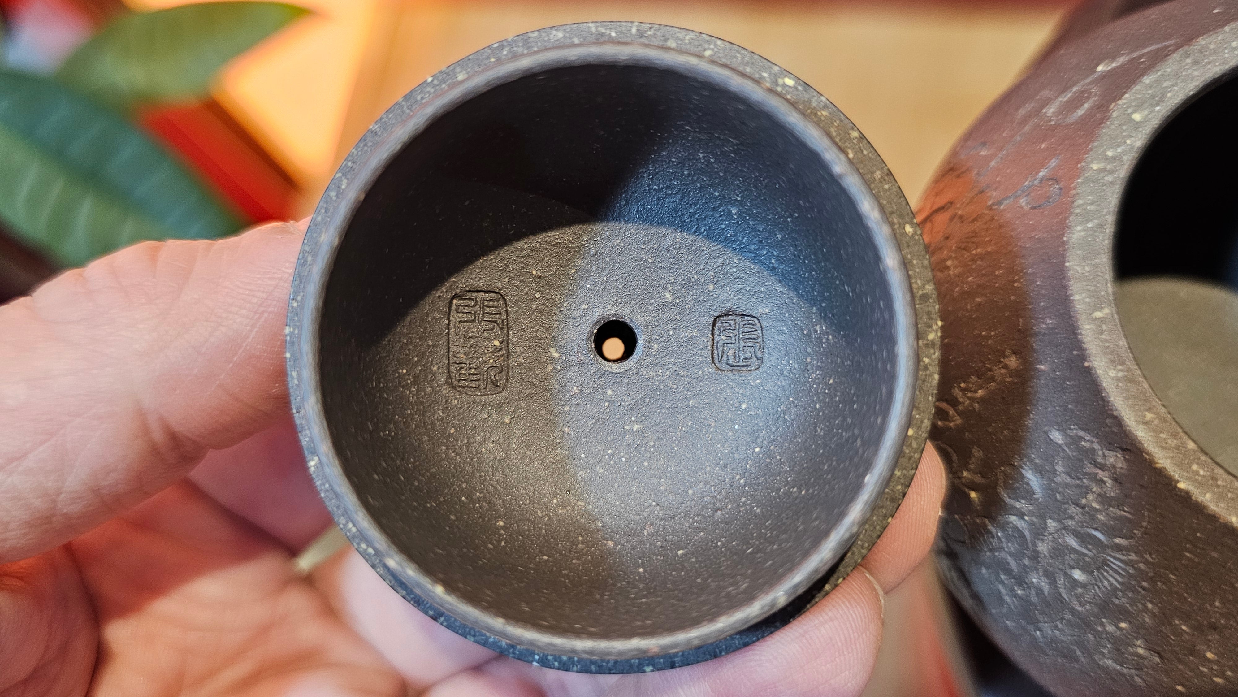 Du Zhi Hu《笃志壶》, 171.6ml, Hei Zi Ni 黑紫泥, by our Craftsman Zhang Huan 张欢, Calligraphy and Plum Blossoms Engraving by Craftsman Yi Cheng 逸成 ~ Congratulations!to Ms S.M.! 1722hrs 14th August 2025, Velden! The Netherlands🇳🇱!