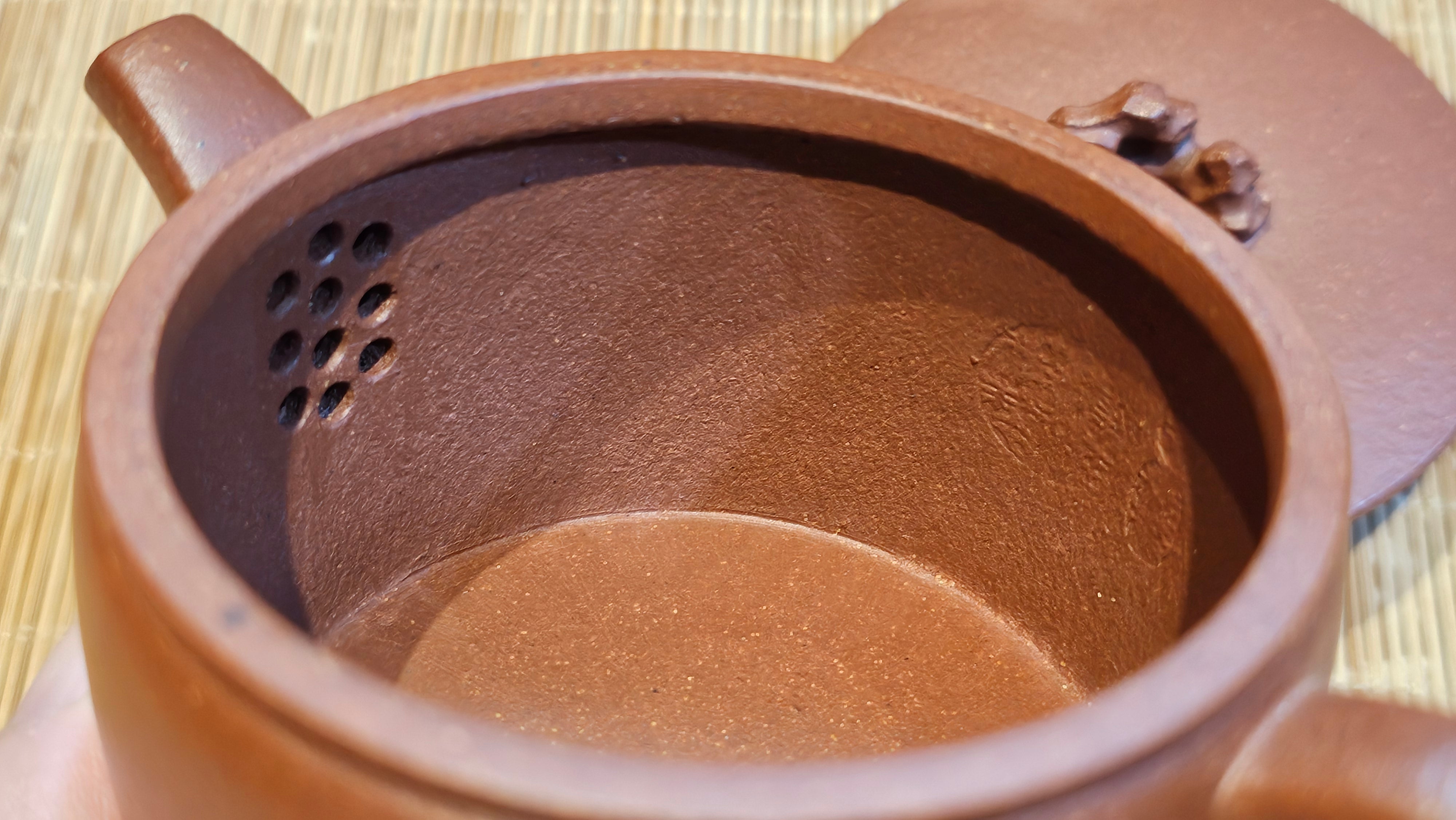 Han Wa 汉瓦 (Tai Hu Shi Knob 太湖石钮), 144.3ml, Hong Jiang Po Ni, by Craftsman Chen Gui Zhi (Red JiangPoNi rarer than Yellow JiangPoNi, XiaoMeiYao & ZhaoZhuang ZhuNi)~Congratulations to Ms J.P.! 14058hrs 16th August 2025! Salem, OR!