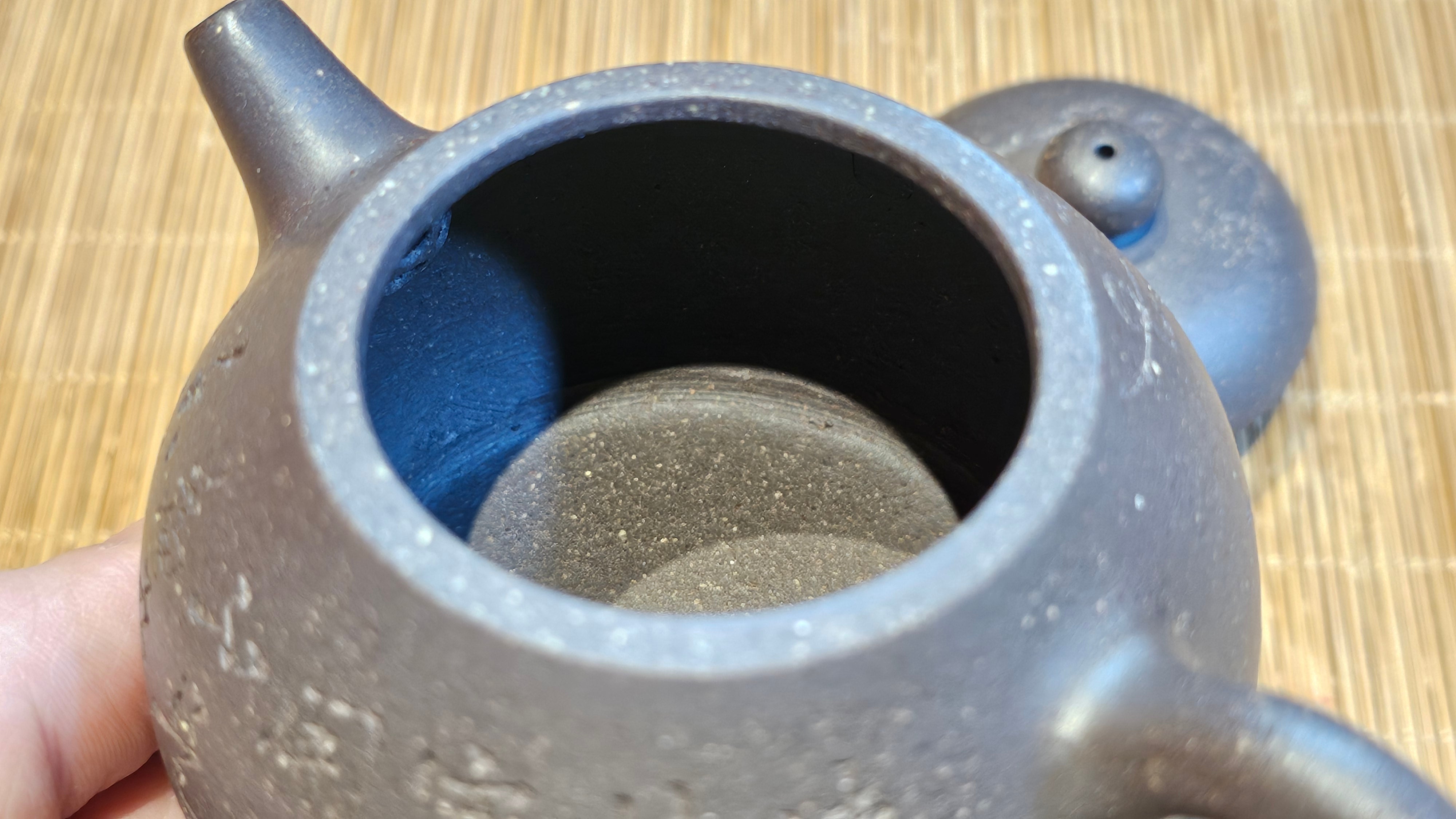 Du Zhi Hu《笃志壶》, 171.6ml, Hei Zi Ni 黑紫泥, by our Craftsman Zhang Huan 张欢, Calligraphy and Plum Blossoms Engraving by Craftsman Yi Cheng 逸成 ~ Congratulations!to Ms S.M.! 1722hrs 14th August 2025, Velden! The Netherlands🇳🇱!