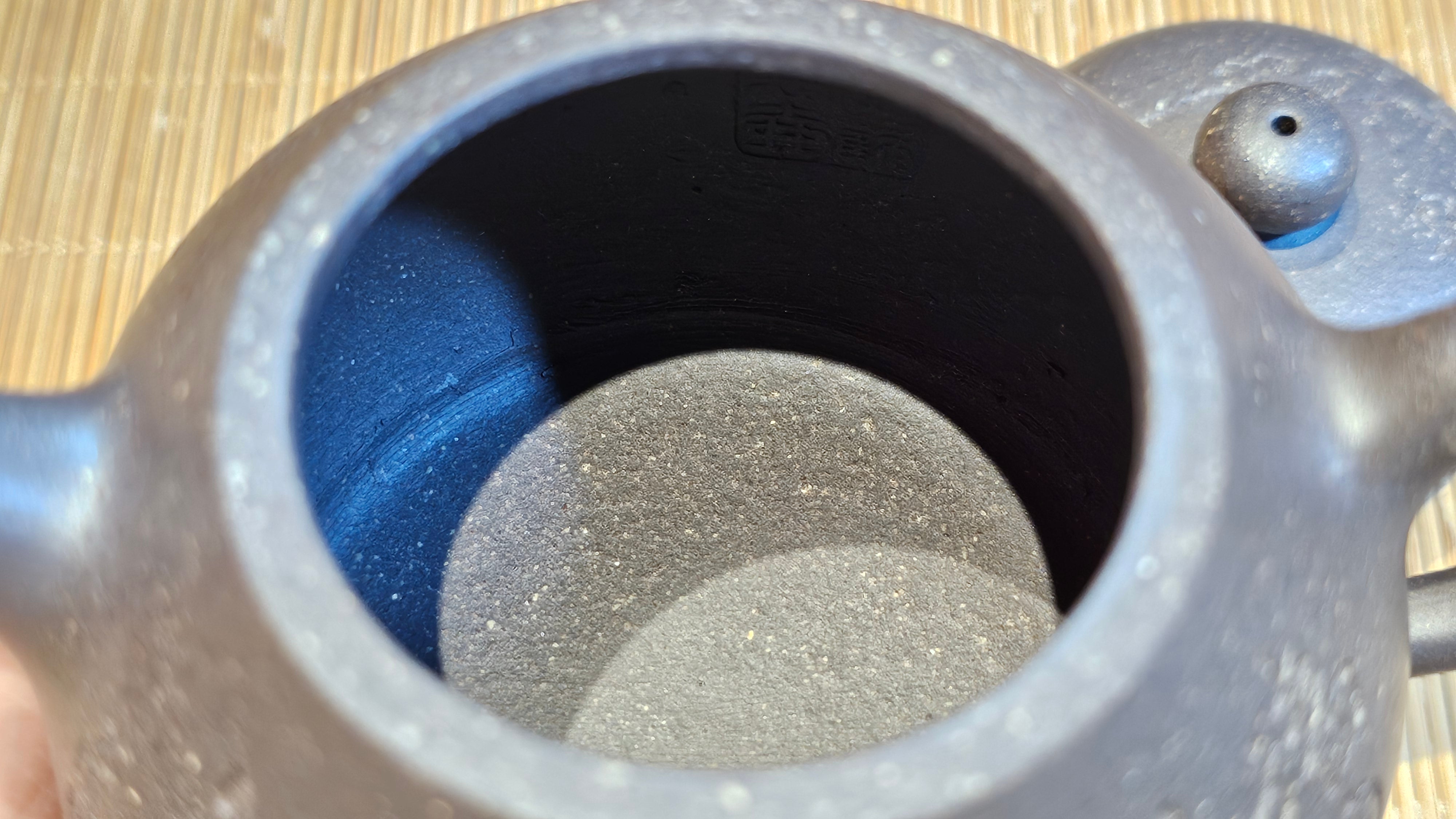 Du Zhi Hu《笃志壶》, 171.6ml, Hei Zi Ni 黑紫泥, by our Craftsman Zhang Huan 张欢, Calligraphy and Plum Blossoms Engraving by Craftsman Yi Cheng 逸成 ~ Congratulations!to Ms S.M.! 1722hrs 14th August 2025, Velden! The Netherlands🇳🇱!