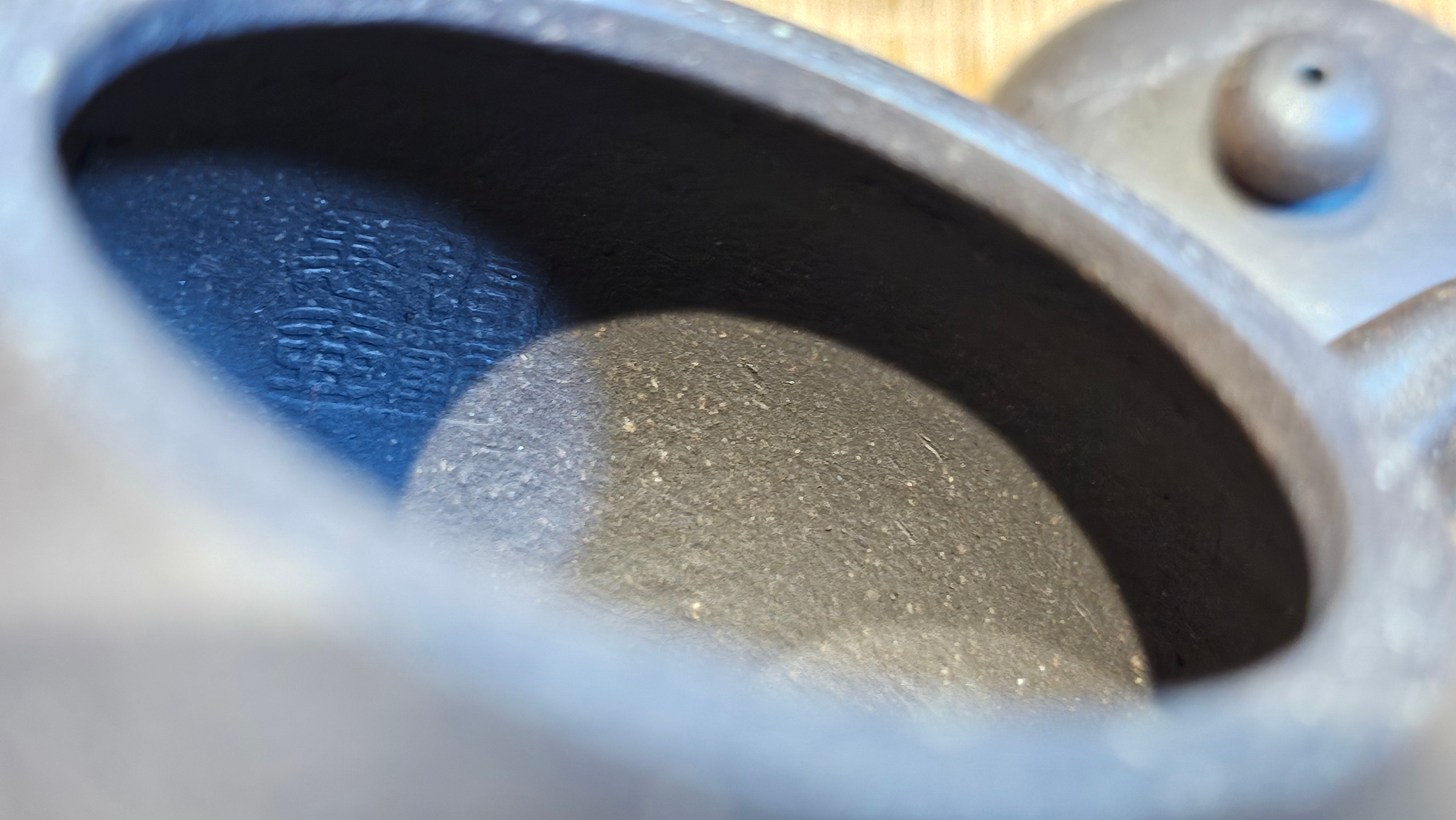 Du Zhi Hu《笃志壶》, 171.6ml, Hei Zi Ni 黑紫泥, by our Craftsman Zhang Huan 张欢, Calligraphy and Plum Blossoms Engraving by Craftsman Yi Cheng 逸成 ~ Congratulations!to Ms S.M.! 1722hrs 14th August 2025, Velden! The Netherlands🇳🇱!