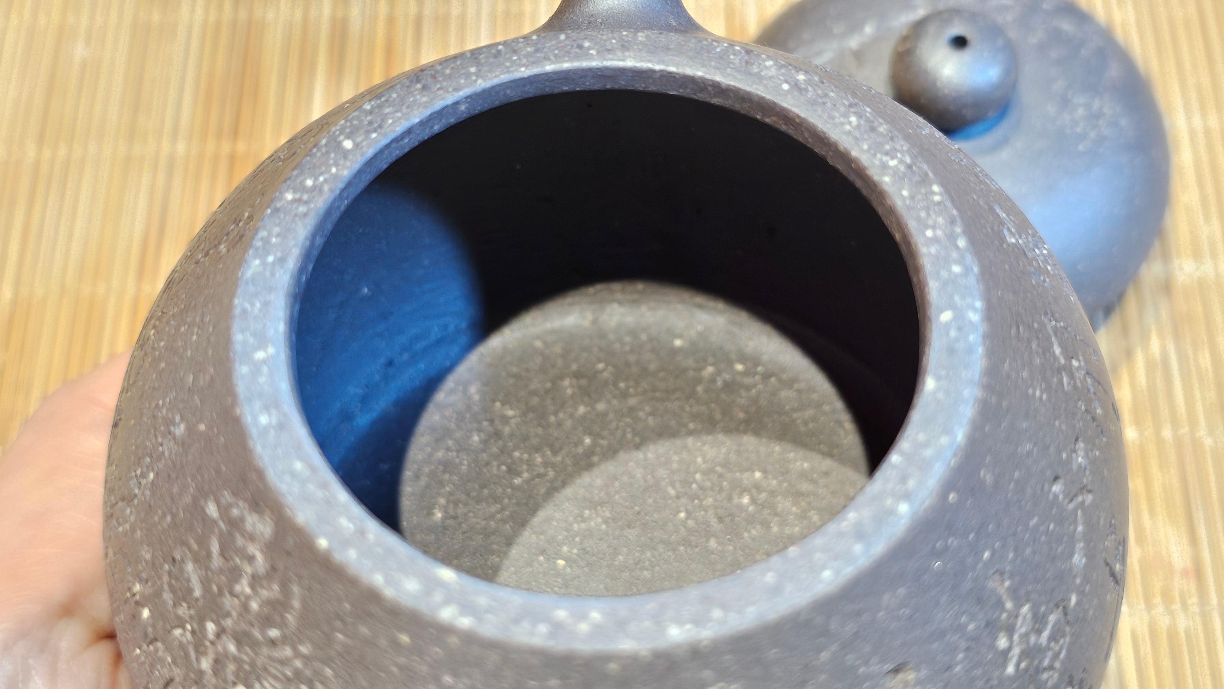 Du Zhi Hu《笃志壶》, 171.6ml, Hei Zi Ni 黑紫泥, by our Craftsman Zhang Huan 张欢, Calligraphy and Plum Blossoms Engraving by Craftsman Yi Cheng 逸成 ~ Congratulations!to Ms S.M.! 1722hrs 14th August 2025, Velden! The Netherlands🇳🇱!