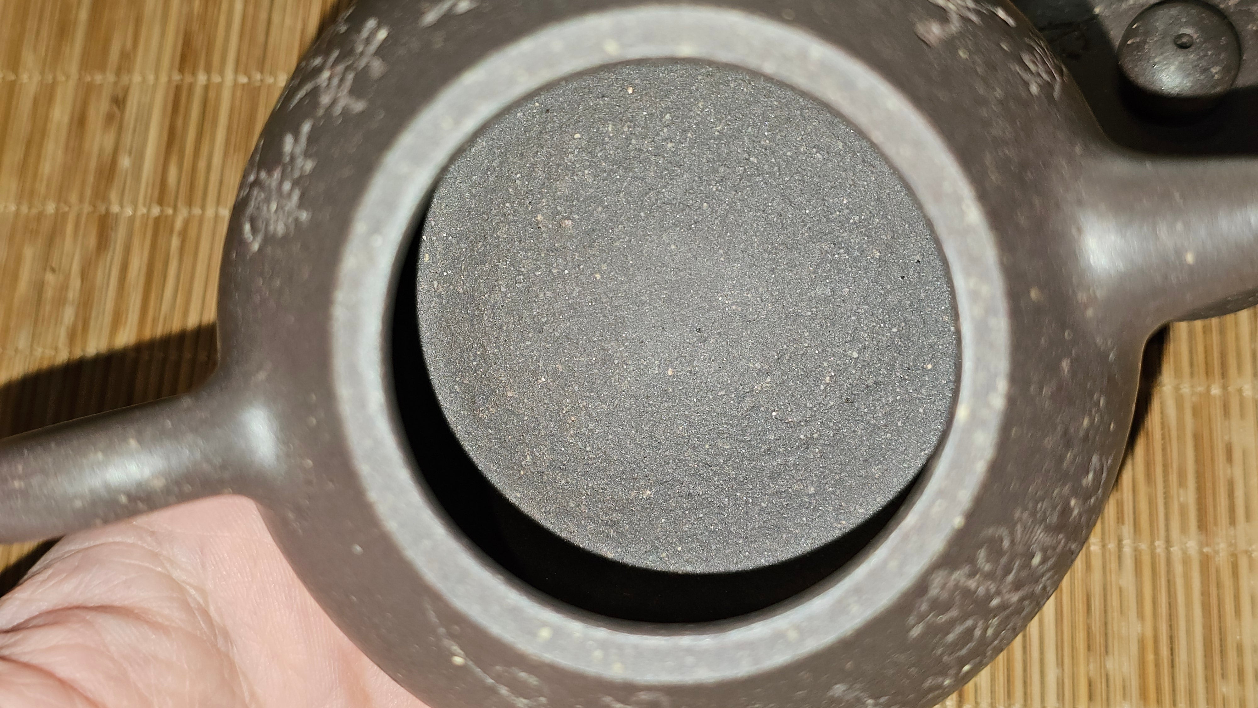 Du Zhi Hu《笃志壶》, 171.6ml, Hei Zi Ni 黑紫泥, by our Craftsman Zhang Huan 张欢, Calligraphy and Plum Blossoms Engraving by Craftsman Yi Cheng 逸成 ~ Congratulations!to Ms S.M.! 1722hrs 14th August 2025, Velden! The Netherlands🇳🇱!