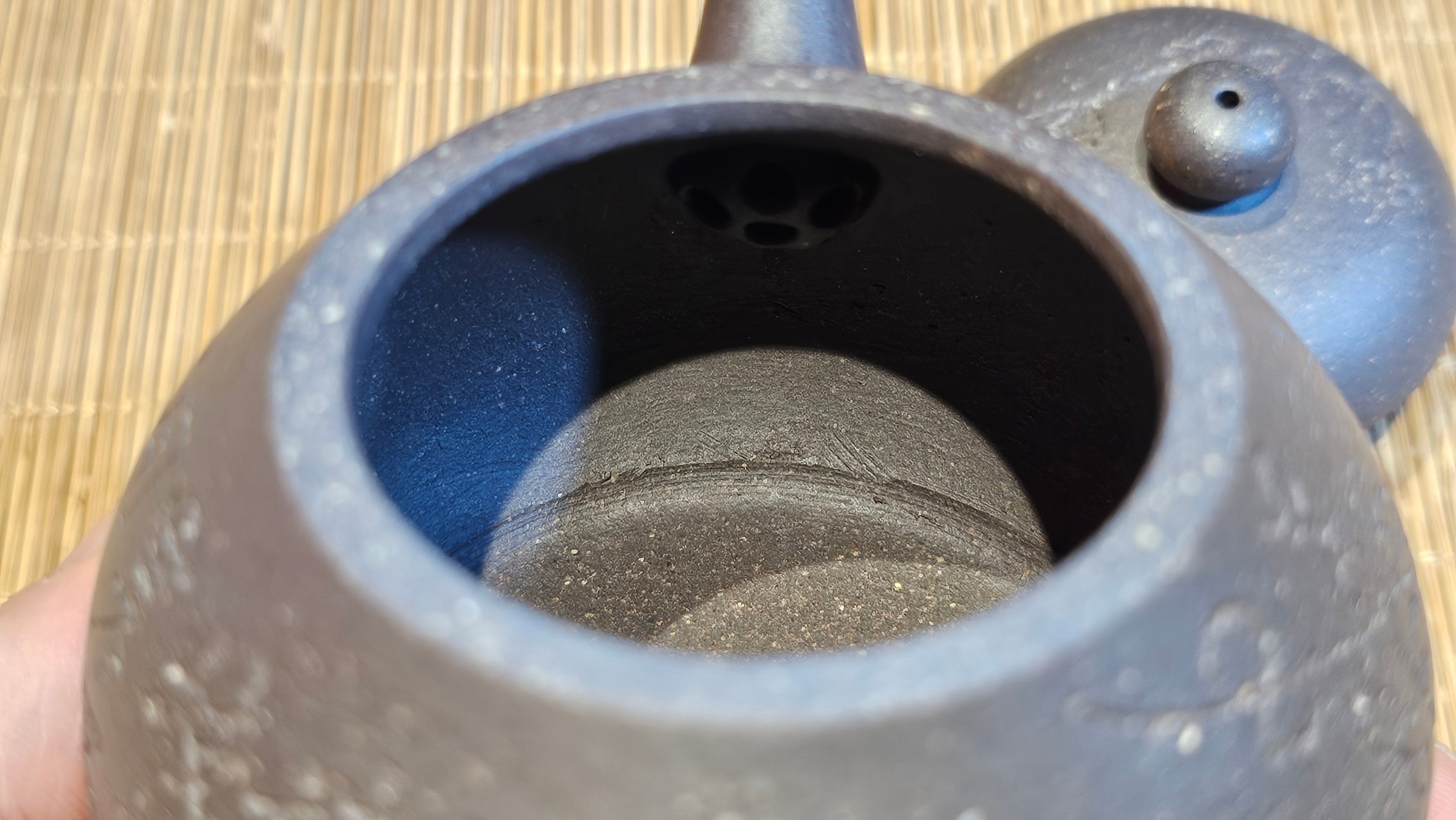 Du Zhi Hu《笃志壶》, 171.6ml, Hei Zi Ni 黑紫泥, by our Craftsman Zhang Huan 张欢, Calligraphy and Plum Blossoms Engraving by Craftsman Yi Cheng 逸成 ~ Congratulations!to Ms S.M.! 1722hrs 14th August 2025, Velden! The Netherlands🇳🇱!