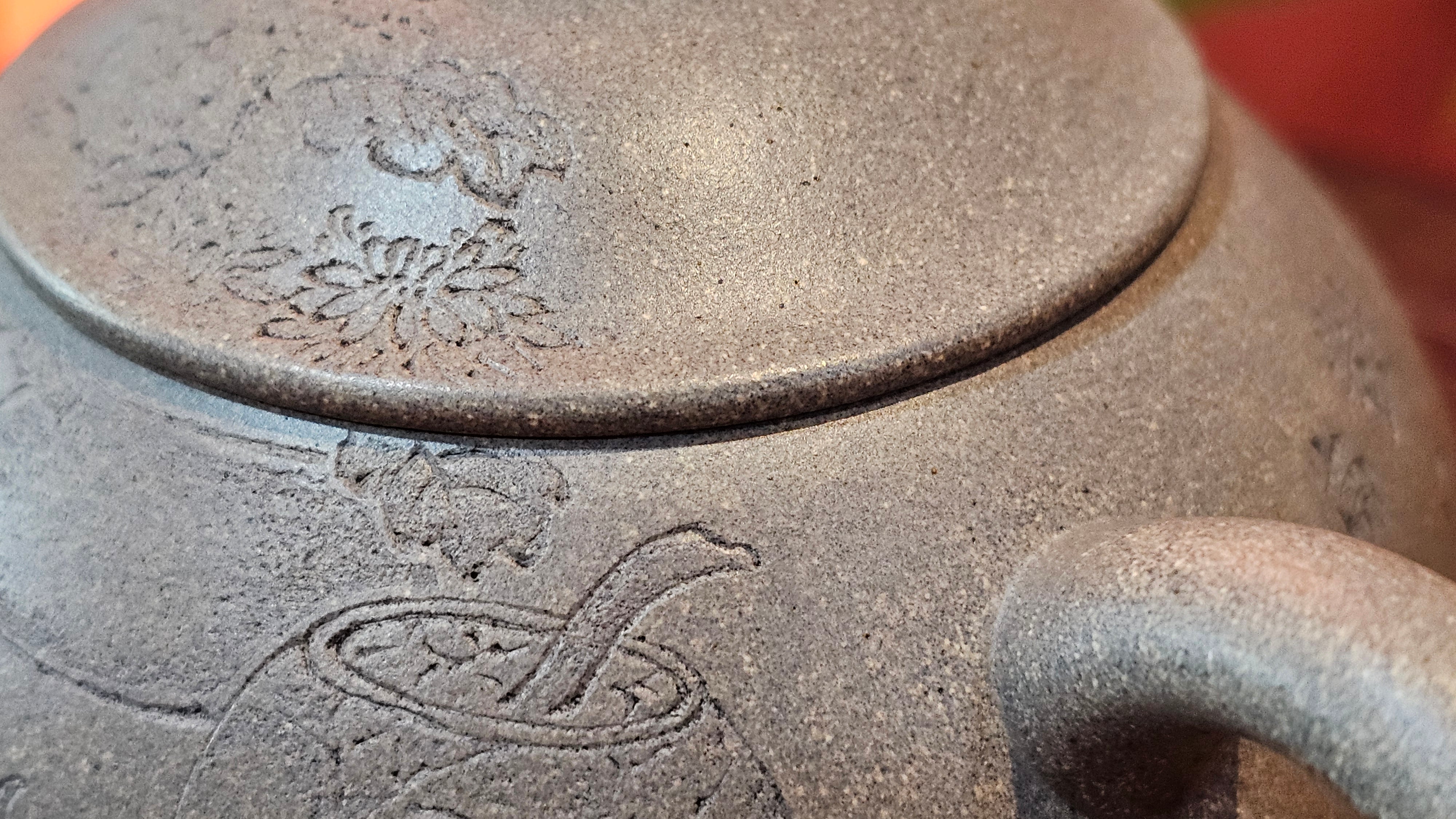 Ban Yue Hu《半月壶》~ "Half Moon Pot", 133.7ml, Qing Hui Duan 青灰段泥, by our Craftsman Zhang Huan 张欢, "Qing Gong Tu" 清供图 Engraving by Craftsman Nan Shan Lao Ren 南山老人 ~!Congratulations to Mr J.S.! 1114hrs 15th August 2025, Chicago, IL!