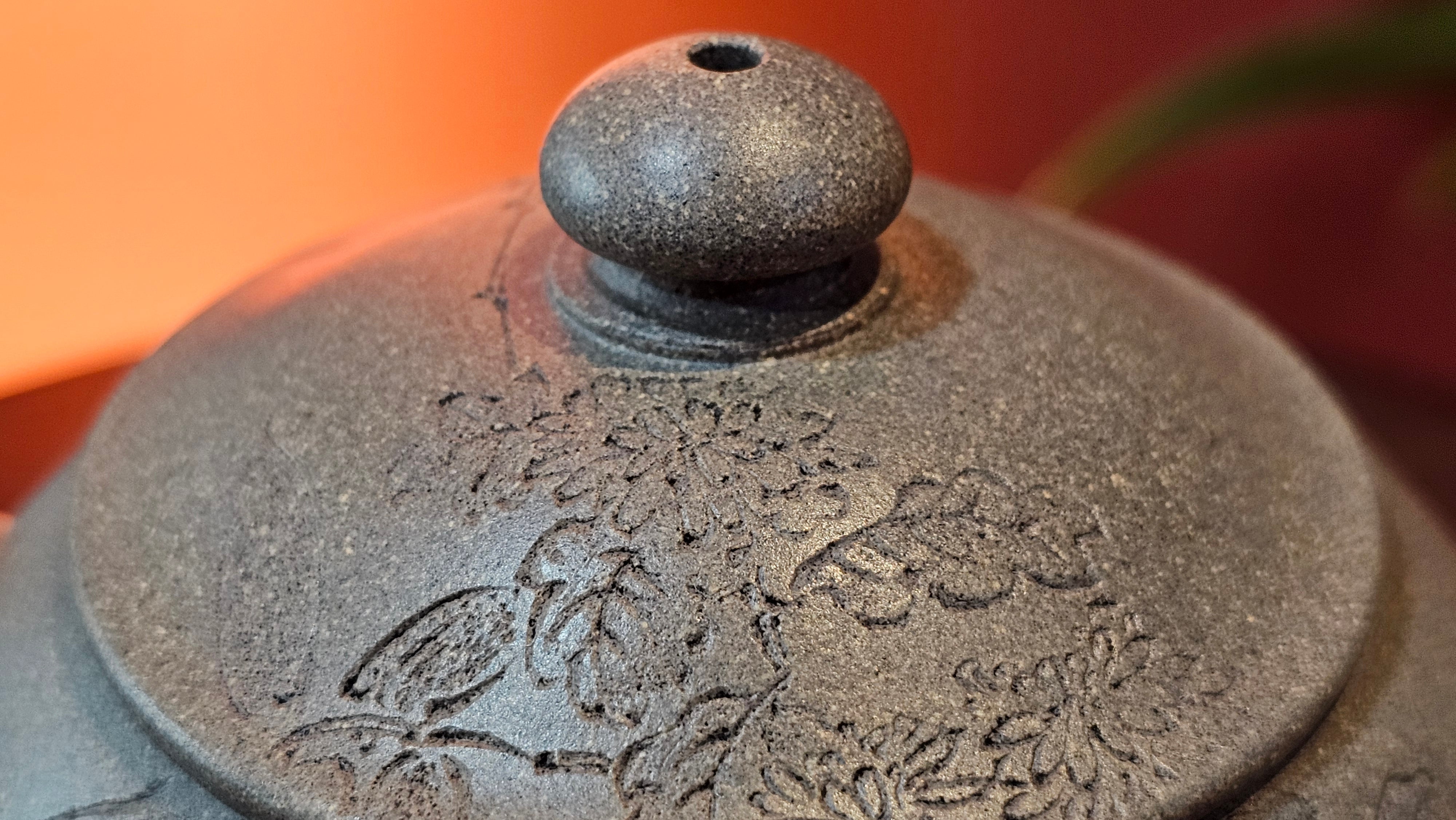 Ban Yue Hu《半月壶》~ "Half Moon Pot", 133.7ml, Qing Hui Duan 青灰段泥, by our Craftsman Zhang Huan 张欢, "Qing Gong Tu" 清供图 Engraving by Craftsman Nan Shan Lao Ren 南山老人 ~!Congratulations to Mr J.S.! 1114hrs 15th August 2025, Chicago, IL!