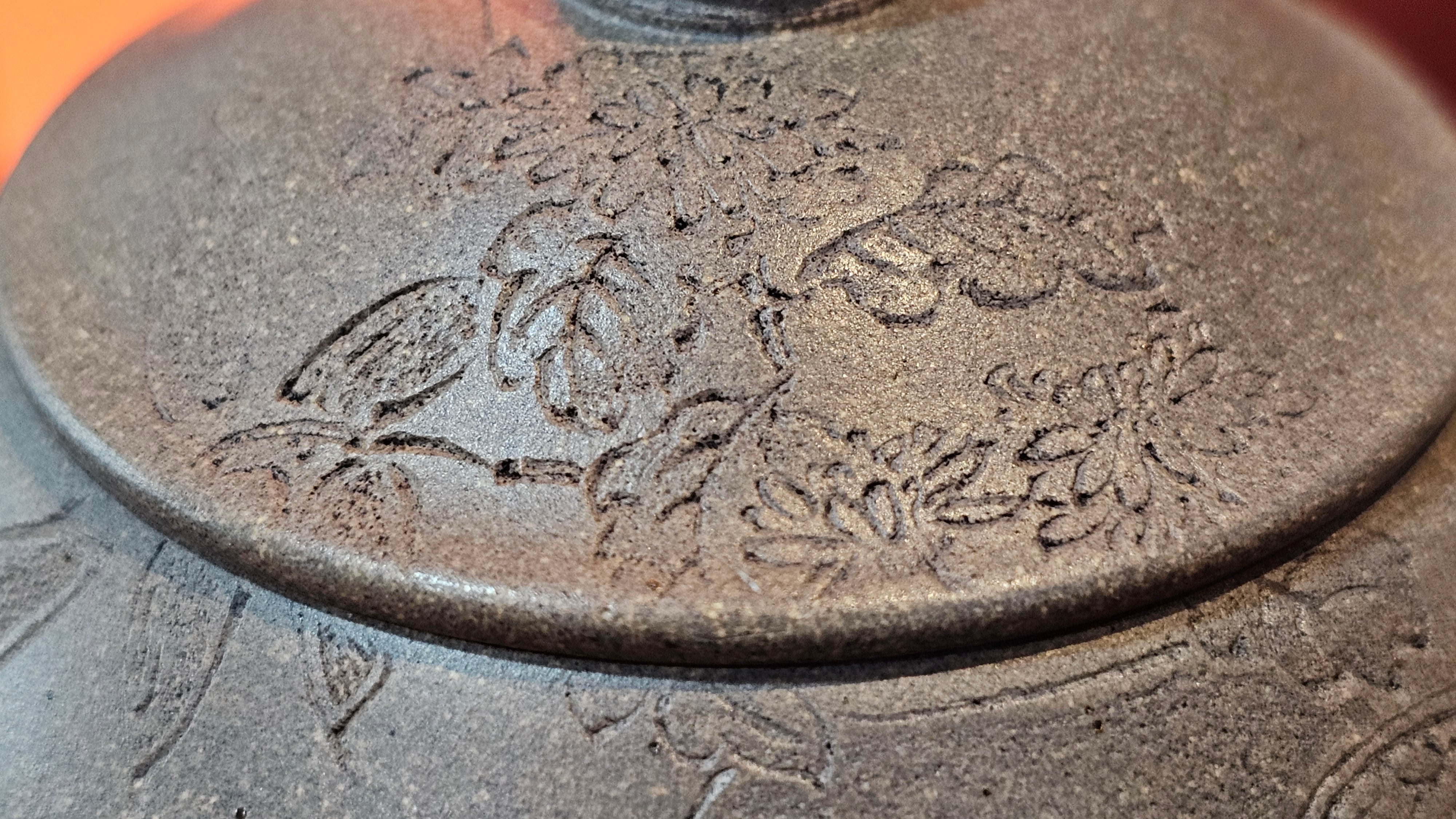 Ban Yue Hu《半月壶》~ "Half Moon Pot", 133.7ml, Qing Hui Duan 青灰段泥, by our Craftsman Zhang Huan 张欢, "Qing Gong Tu" 清供图 Engraving by Craftsman Nan Shan Lao Ren 南山老人 ~!Congratulations to Mr J.S.! 1114hrs 15th August 2025, Chicago, IL!