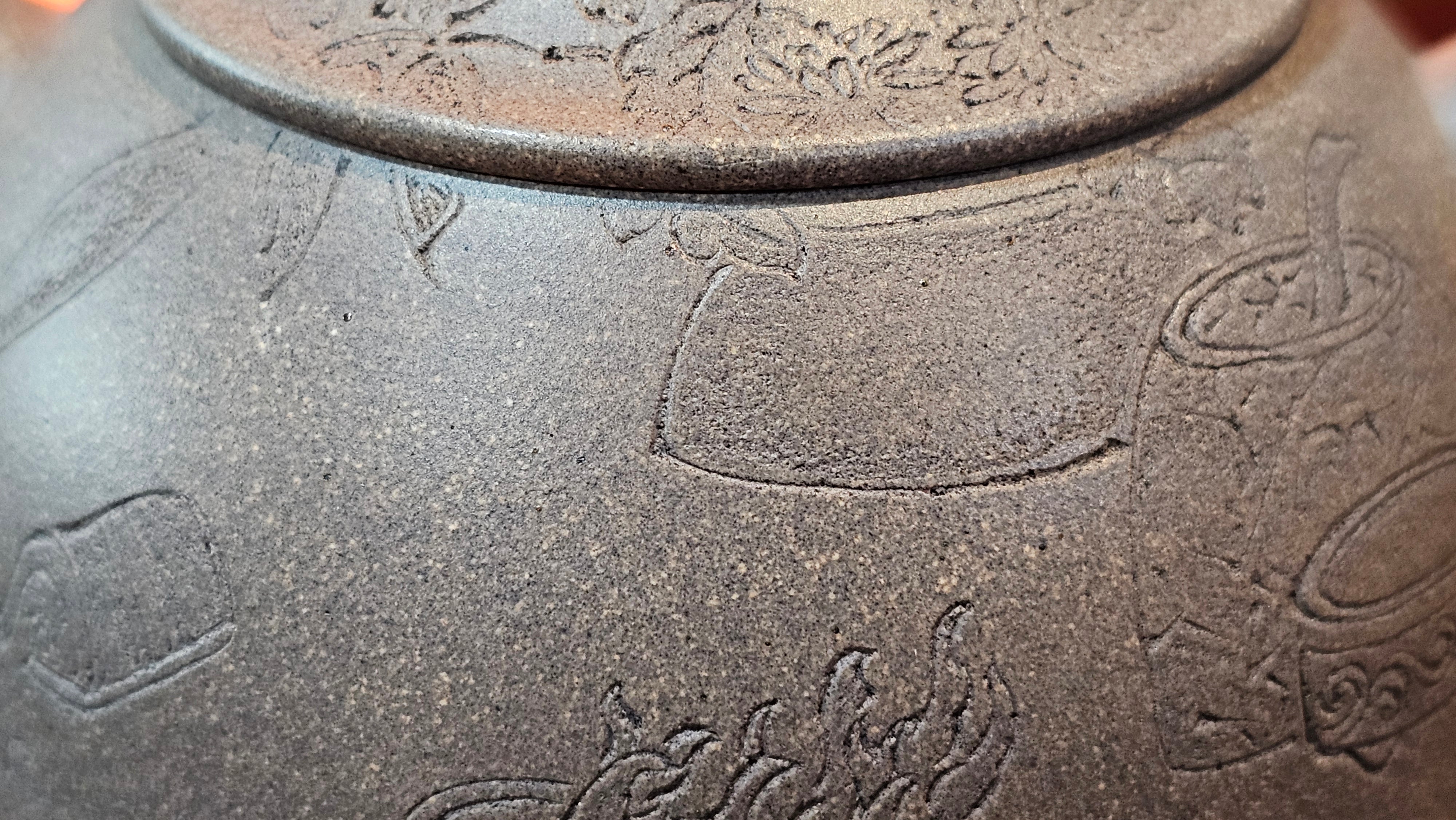 Ban Yue Hu《半月壶》~ "Half Moon Pot", 133.7ml, Qing Hui Duan 青灰段泥, by our Craftsman Zhang Huan 张欢, "Qing Gong Tu" 清供图 Engraving by Craftsman Nan Shan Lao Ren 南山老人 ~!Congratulations to Mr J.S.! 1114hrs 15th August 2025, Chicago, IL!