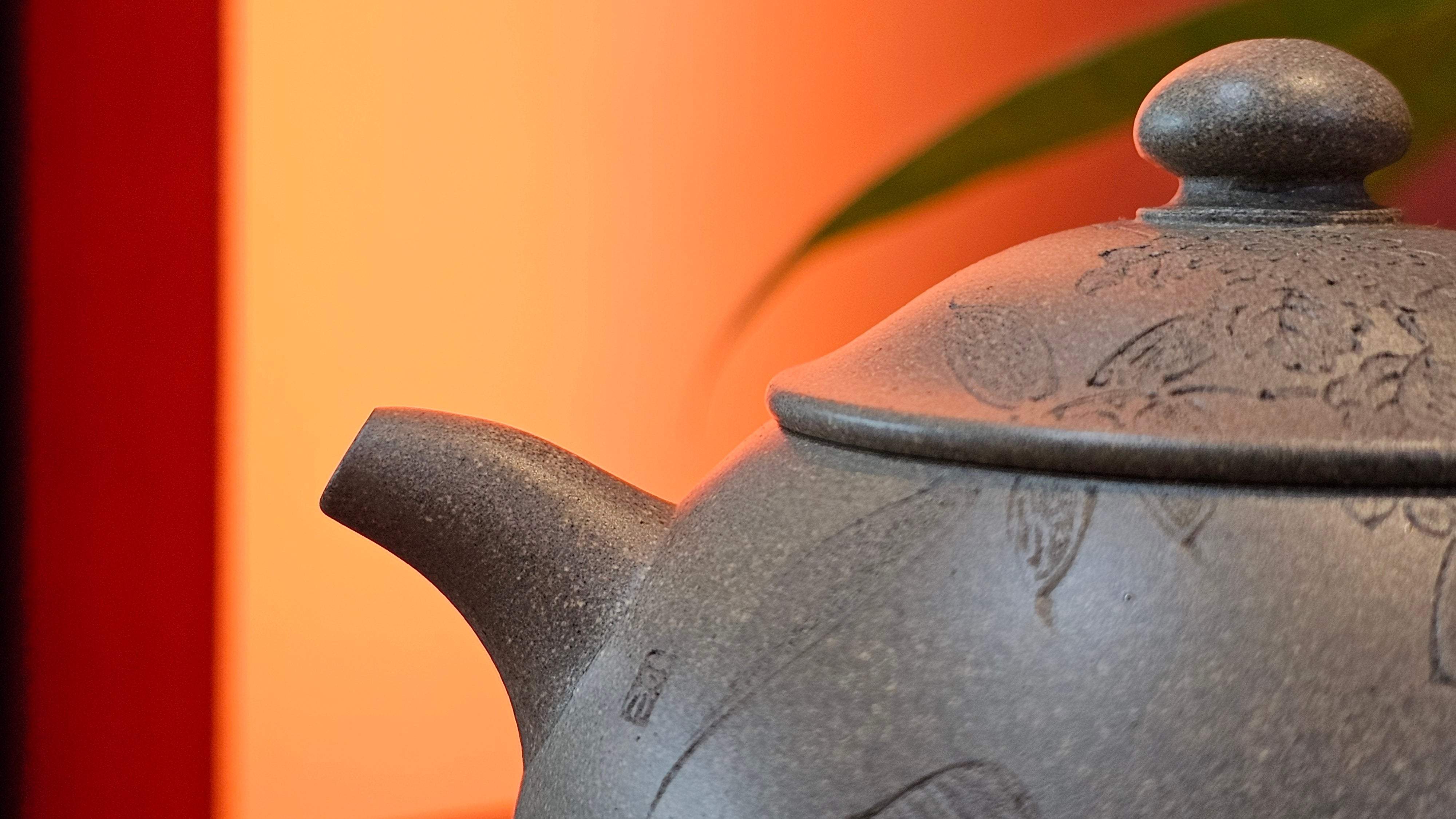 Ban Yue Hu《半月壶》~ "Half Moon Pot", 133.7ml, Qing Hui Duan 青灰段泥, by our Craftsman Zhang Huan 张欢, "Qing Gong Tu" 清供图 Engraving by Craftsman Nan Shan Lao Ren 南山老人 ~!Congratulations to Mr J.S.! 1114hrs 15th August 2025, Chicago, IL!