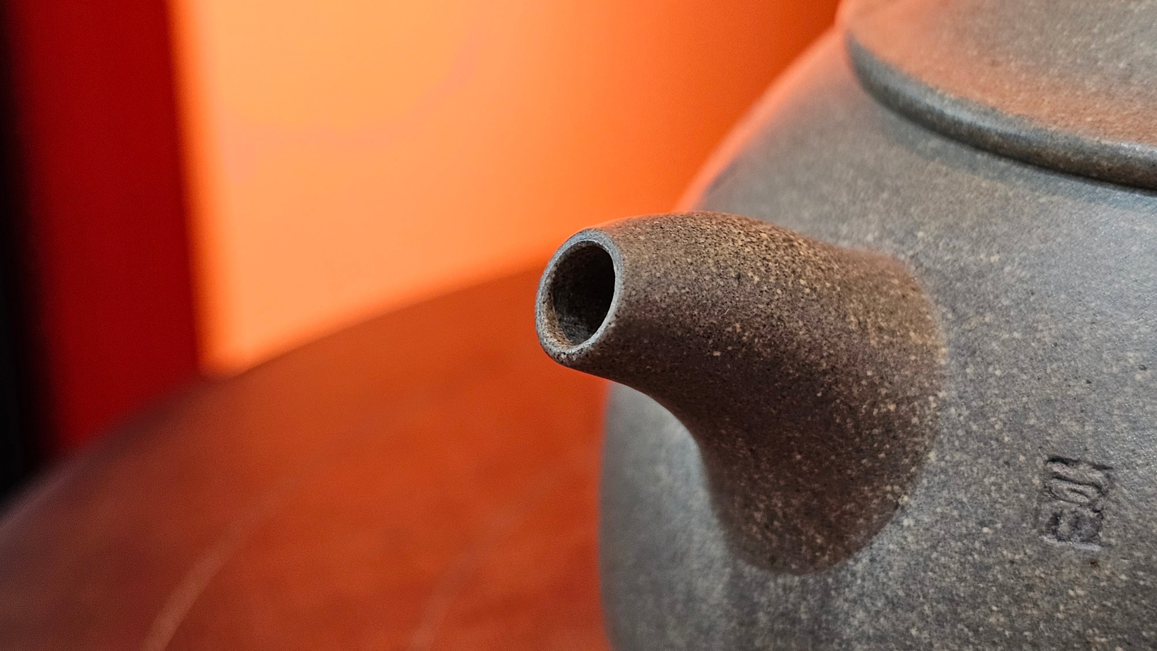 Ban Yue Hu《半月壶》~ "Half Moon Pot", 133.7ml, Qing Hui Duan 青灰段泥, by our Craftsman Zhang Huan 张欢, "Qing Gong Tu" 清供图 Engraving by Craftsman Nan Shan Lao Ren 南山老人 ~!Congratulations to Mr J.S.! 1114hrs 15th August 2025, Chicago, IL!