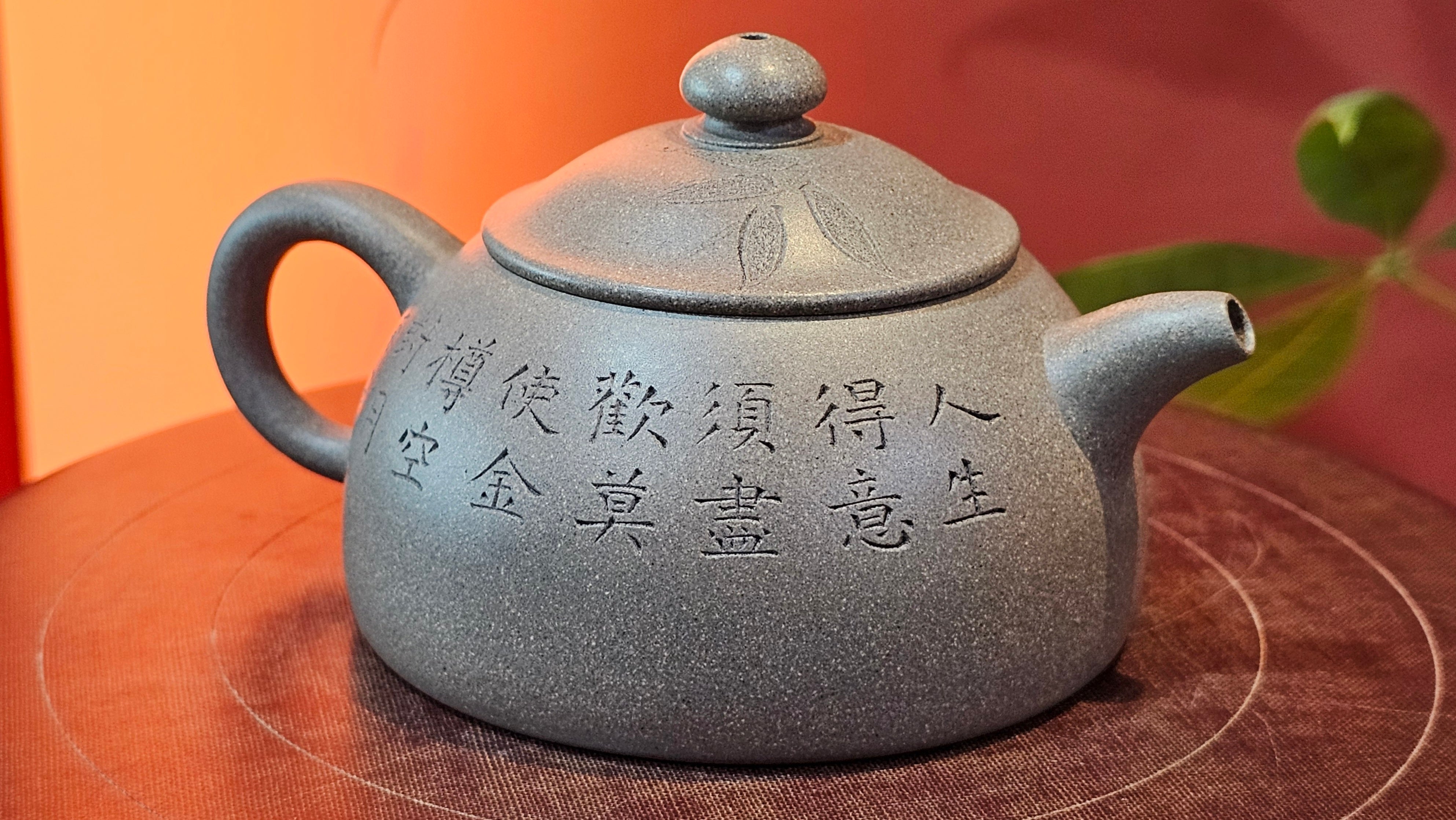 Ban Yue Hu《半月壶》~ "Half Moon Pot", 133.7ml, Qing Hui Duan 青灰段泥, by our Craftsman Zhang Huan 张欢, "Qing Gong Tu" 清供图 Engraving by Craftsman Nan Shan Lao Ren 南山老人 ~!Congratulations to Mr J.S.! 1114hrs 15th August 2025, Chicago, IL!