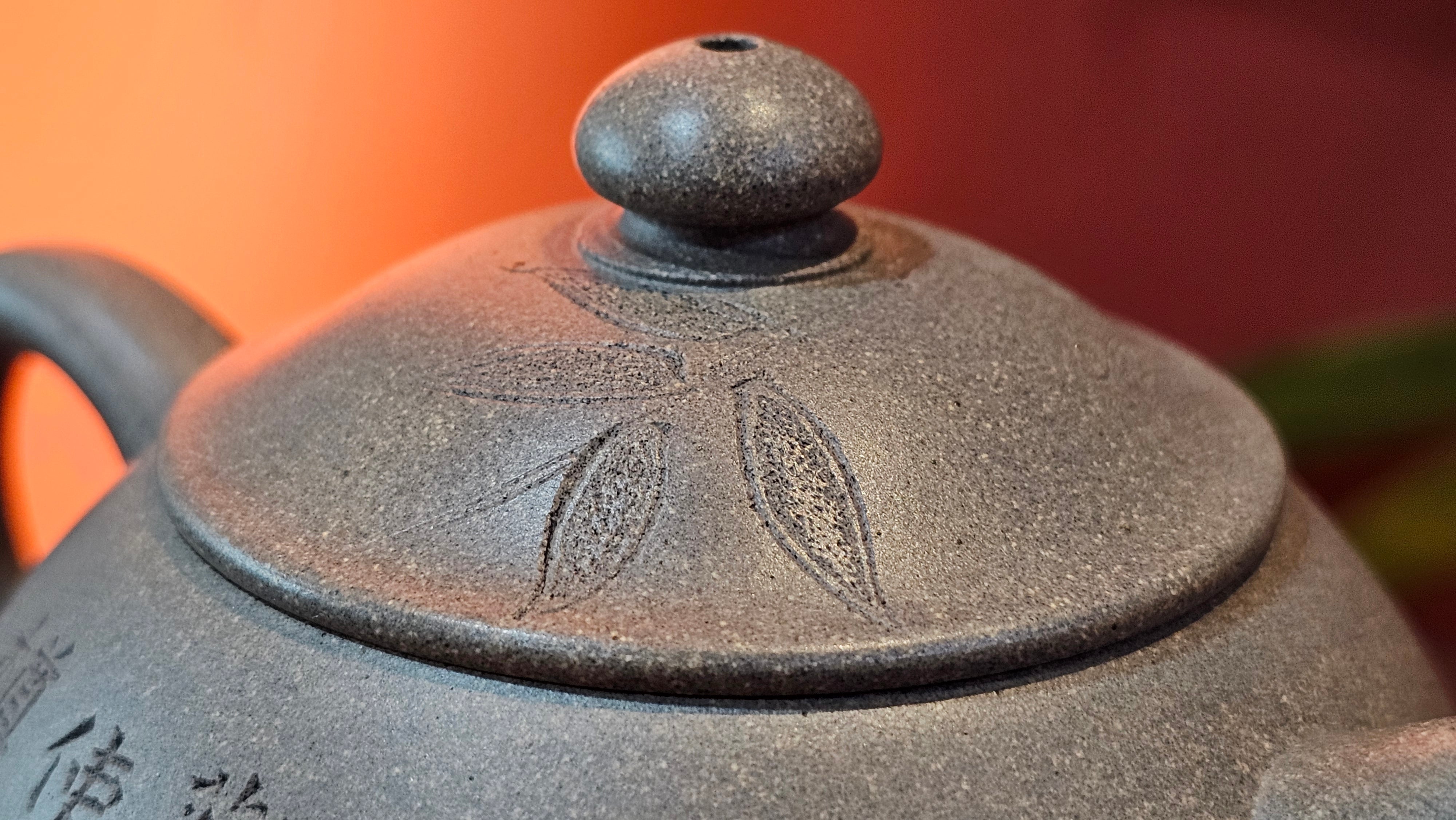 Ban Yue Hu《半月壶》~ "Half Moon Pot", 133.7ml, Qing Hui Duan 青灰段泥, by our Craftsman Zhang Huan 张欢, "Qing Gong Tu" 清供图 Engraving by Craftsman Nan Shan Lao Ren 南山老人 ~!Congratulations to Mr J.S.! 1114hrs 15th August 2025, Chicago, IL!