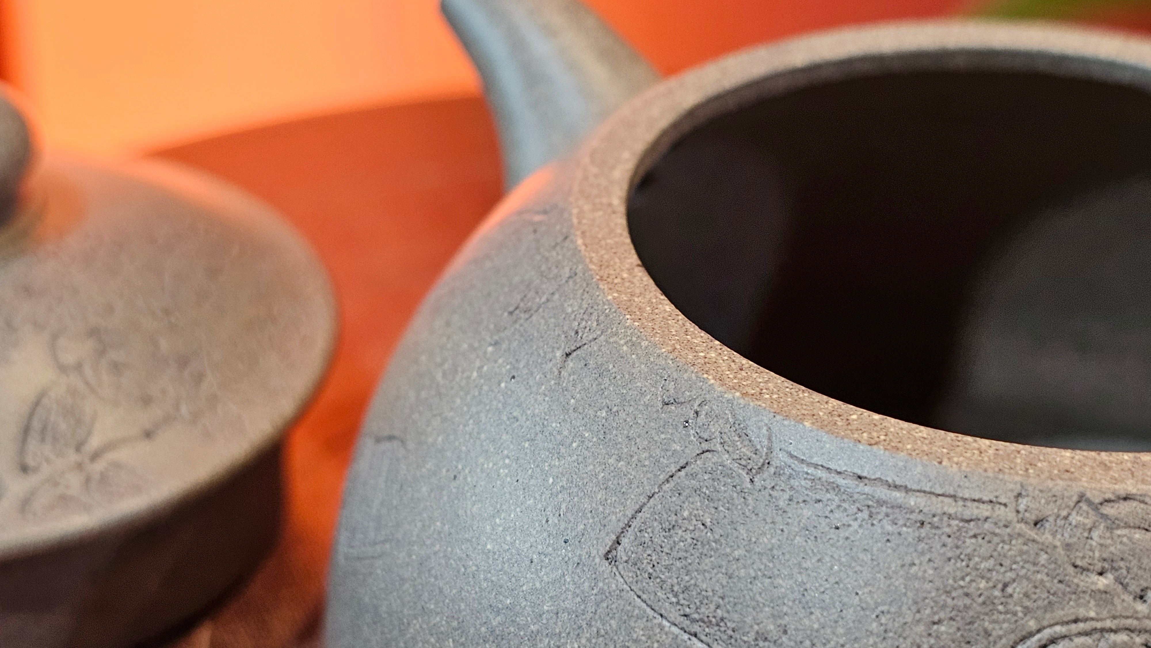 Ban Yue Hu《半月壶》~ "Half Moon Pot", 133.7ml, Qing Hui Duan 青灰段泥, by our Craftsman Zhang Huan 张欢, "Qing Gong Tu" 清供图 Engraving by Craftsman Nan Shan Lao Ren 南山老人 ~!Congratulations to Mr J.S.! 1114hrs 15th August 2025, Chicago, IL!