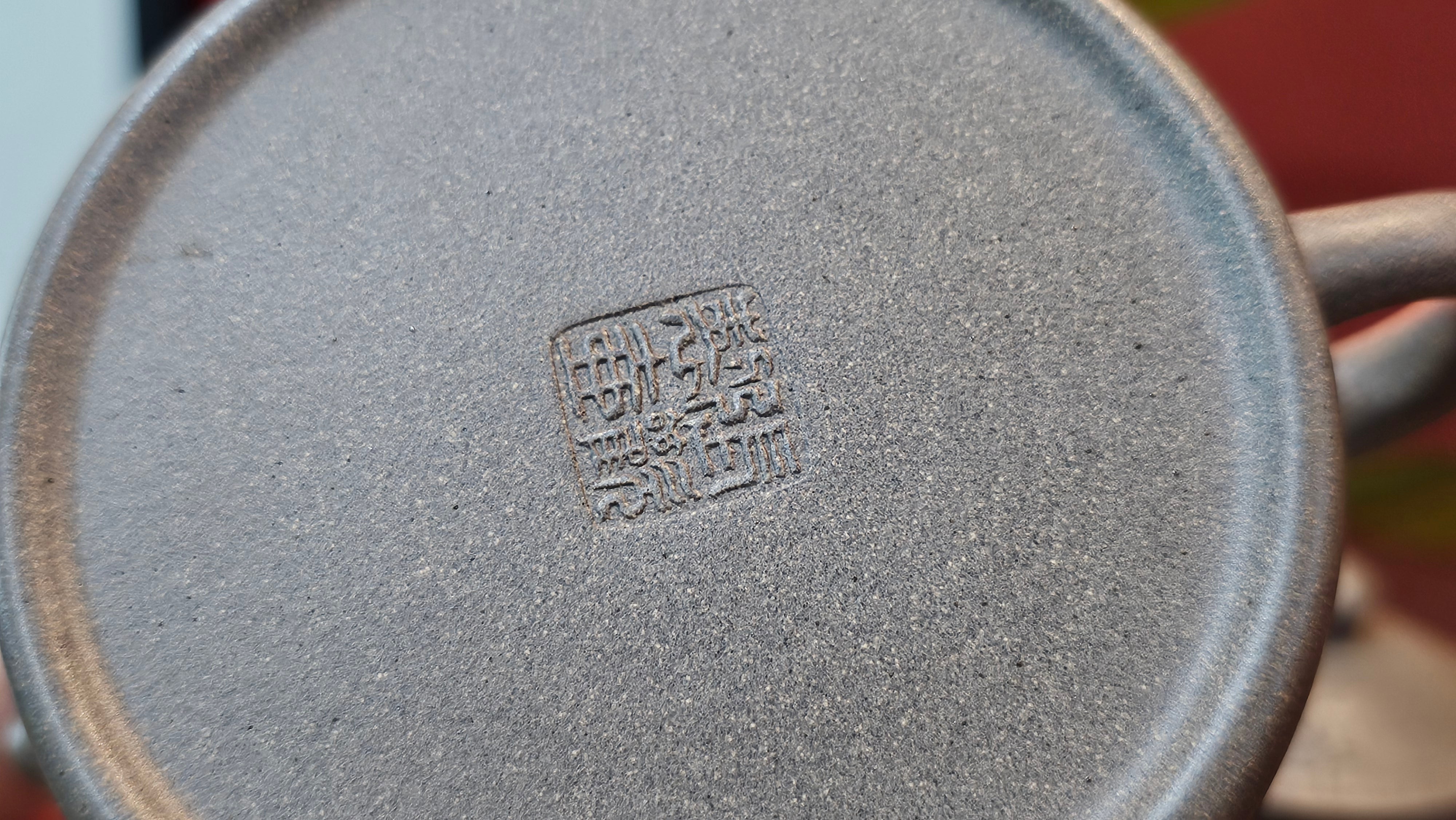 Ban Yue Hu《半月壶》~ "Half Moon Pot", 133.7ml, Qing Hui Duan 青灰段泥, by our Craftsman Zhang Huan 张欢, "Qing Gong Tu" 清供图 Engraving by Craftsman Nan Shan Lao Ren 南山老人 ~!Congratulations to Mr J.S.! 1114hrs 15th August 2025, Chicago, IL!