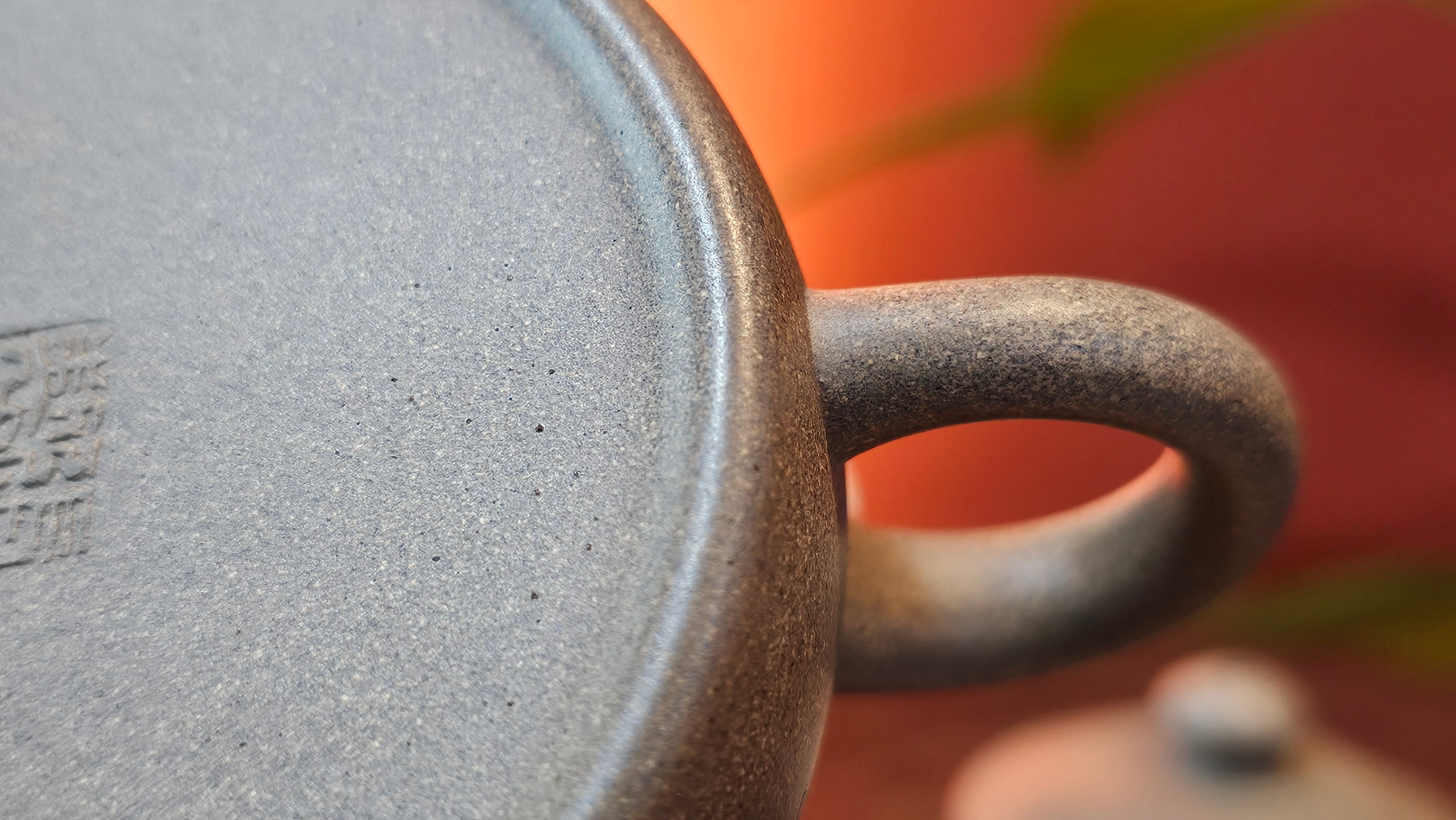 Ban Yue Hu《半月壶》~ "Half Moon Pot", 133.7ml, Qing Hui Duan 青灰段泥, by our Craftsman Zhang Huan 张欢, "Qing Gong Tu" 清供图 Engraving by Craftsman Nan Shan Lao Ren 南山老人 ~!Congratulations to Mr J.S.! 1114hrs 15th August 2025, Chicago, IL!