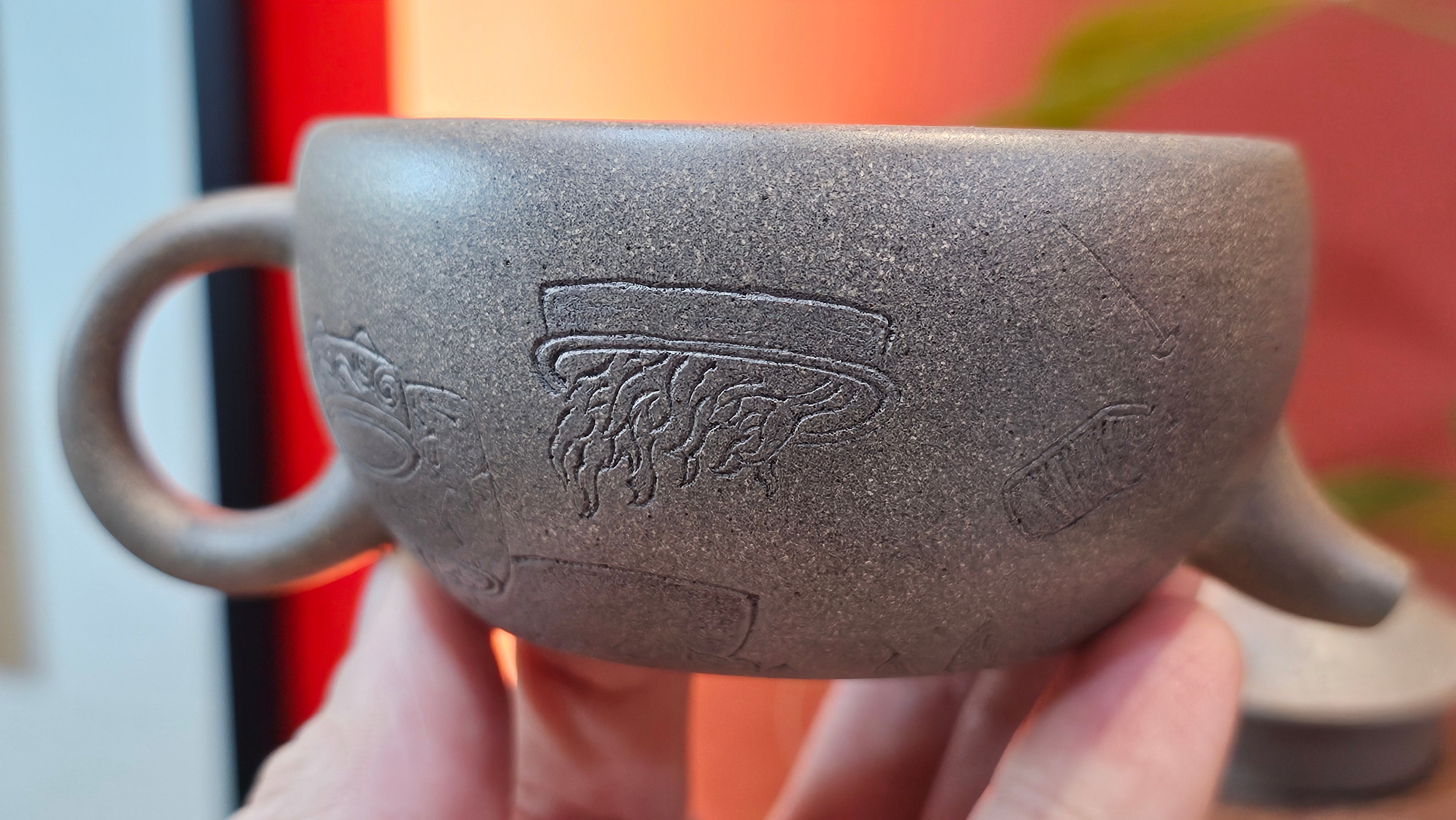 Ban Yue Hu《半月壶》~ "Half Moon Pot", 133.7ml, Qing Hui Duan 青灰段泥, by our Craftsman Zhang Huan 张欢, "Qing Gong Tu" 清供图 Engraving by Craftsman Nan Shan Lao Ren 南山老人 ~!Congratulations to Mr J.S.! 1114hrs 15th August 2025, Chicago, IL!