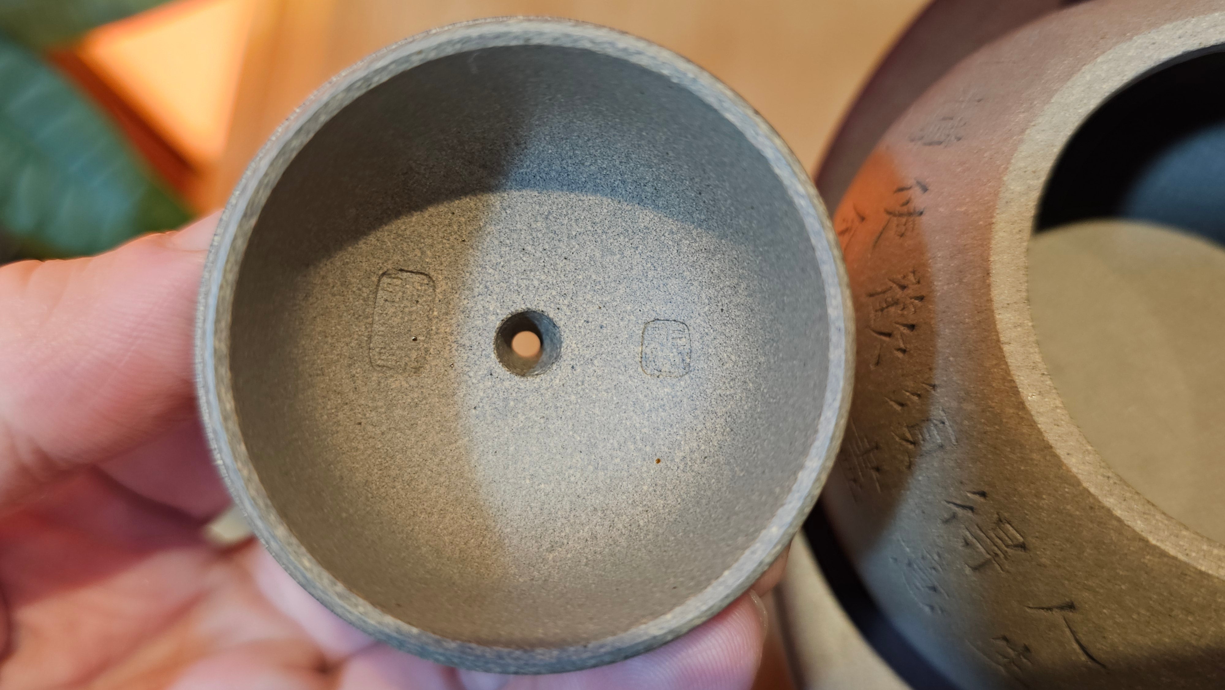 Ban Yue Hu《半月壶》~ "Half Moon Pot", 133.7ml, Qing Hui Duan 青灰段泥, by our Craftsman Zhang Huan 张欢, "Qing Gong Tu" 清供图 Engraving by Craftsman Nan Shan Lao Ren 南山老人 ~!Congratulations to Mr J.S.! 1114hrs 15th August 2025, Chicago, IL!