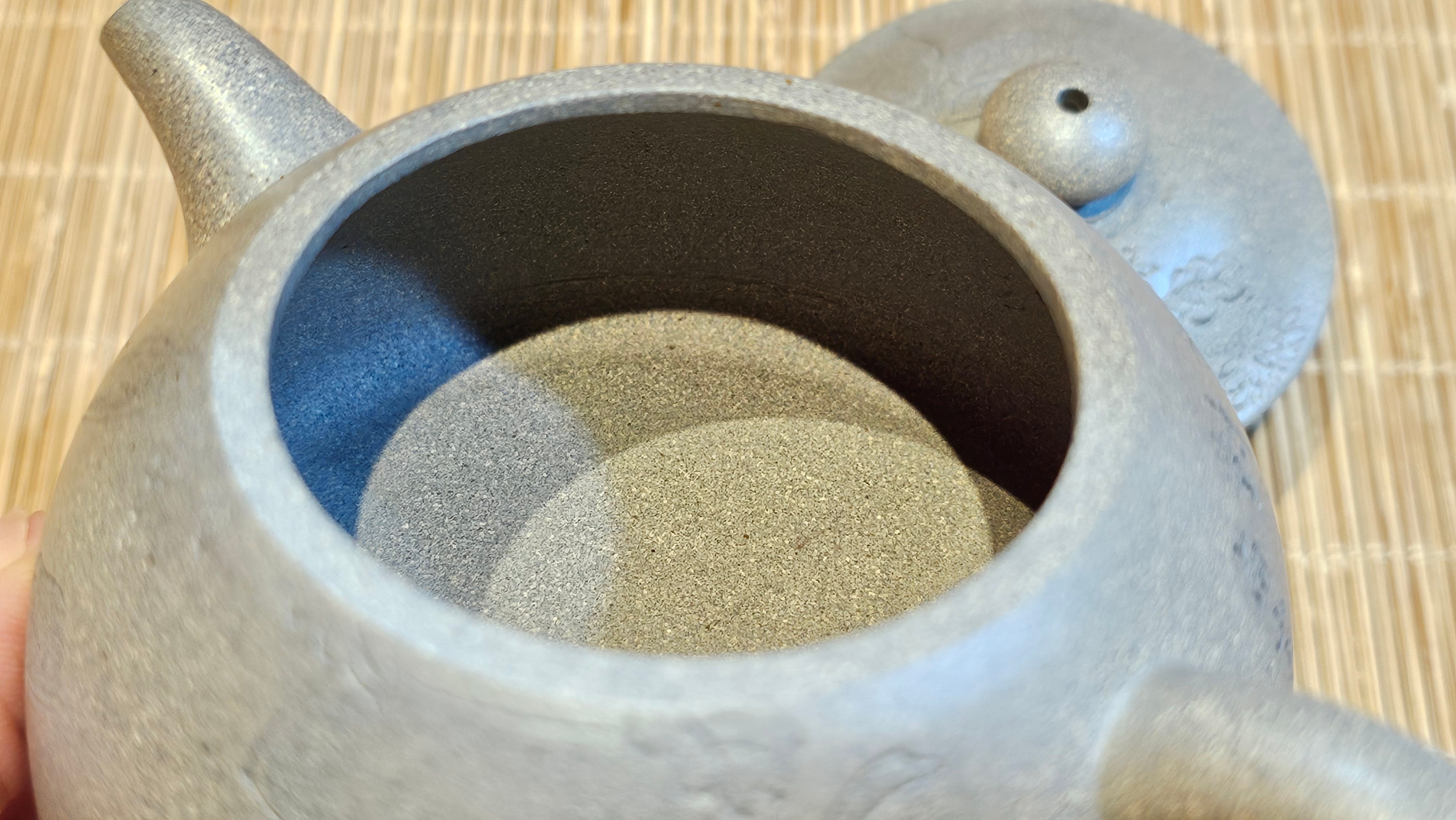 Ban Yue Hu《半月壶》~ "Half Moon Pot", 133.7ml, Qing Hui Duan 青灰段泥, by our Craftsman Zhang Huan 张欢, "Qing Gong Tu" 清供图 Engraving by Craftsman Nan Shan Lao Ren 南山老人 ~!Congratulations to Mr J.S.! 1114hrs 15th August 2025, Chicago, IL!