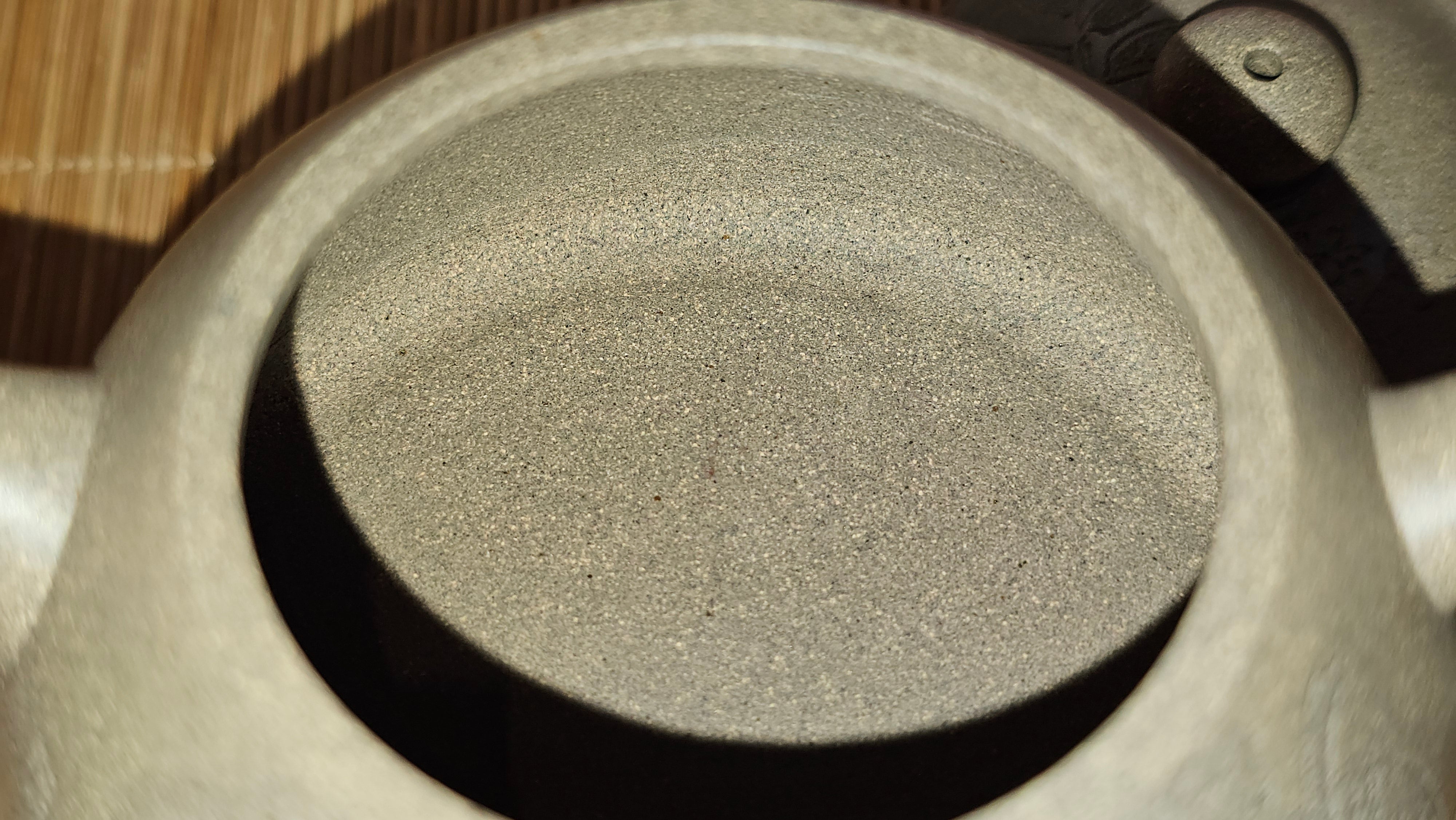 Ban Yue Hu《半月壶》~ "Half Moon Pot", 133.7ml, Qing Hui Duan 青灰段泥, by our Craftsman Zhang Huan 张欢, "Qing Gong Tu" 清供图 Engraving by Craftsman Nan Shan Lao Ren 南山老人 ~!Congratulations to Mr J.S.! 1114hrs 15th August 2025, Chicago, IL!