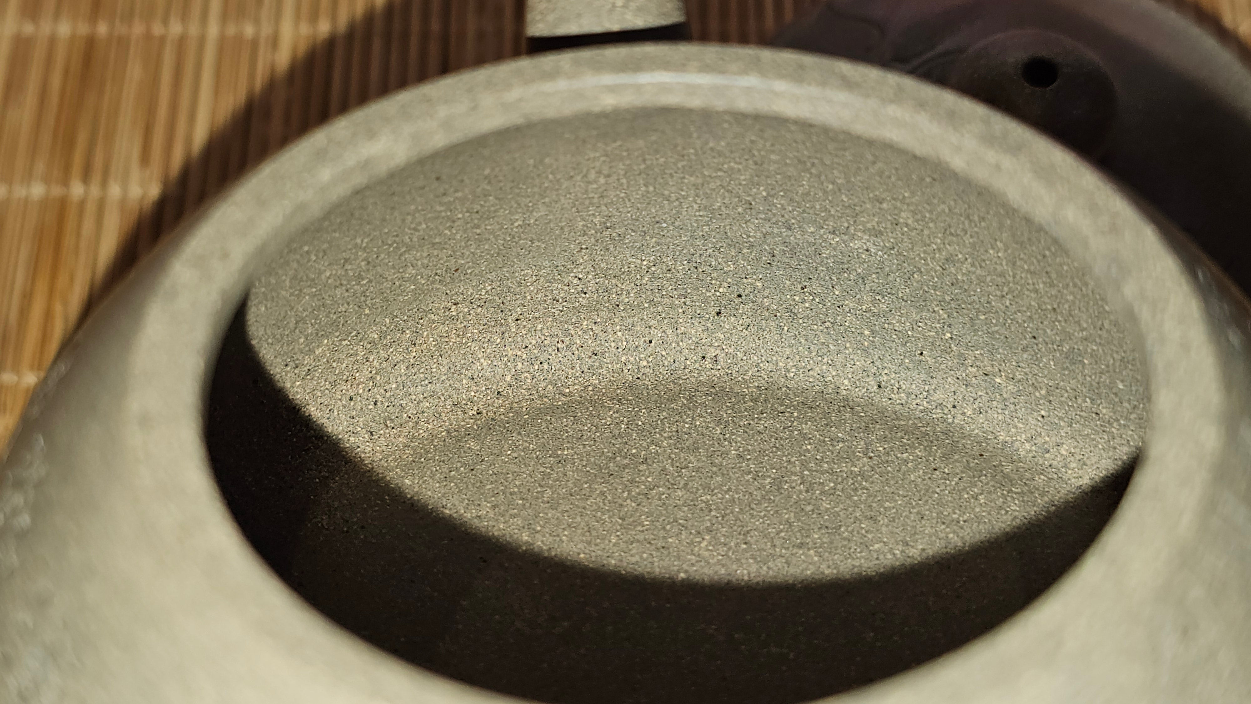 Ban Yue Hu《半月壶》~ "Half Moon Pot", 133.7ml, Qing Hui Duan 青灰段泥, by our Craftsman Zhang Huan 张欢, "Qing Gong Tu" 清供图 Engraving by Craftsman Nan Shan Lao Ren 南山老人 ~!Congratulations to Mr J.S.! 1114hrs 15th August 2025, Chicago, IL!