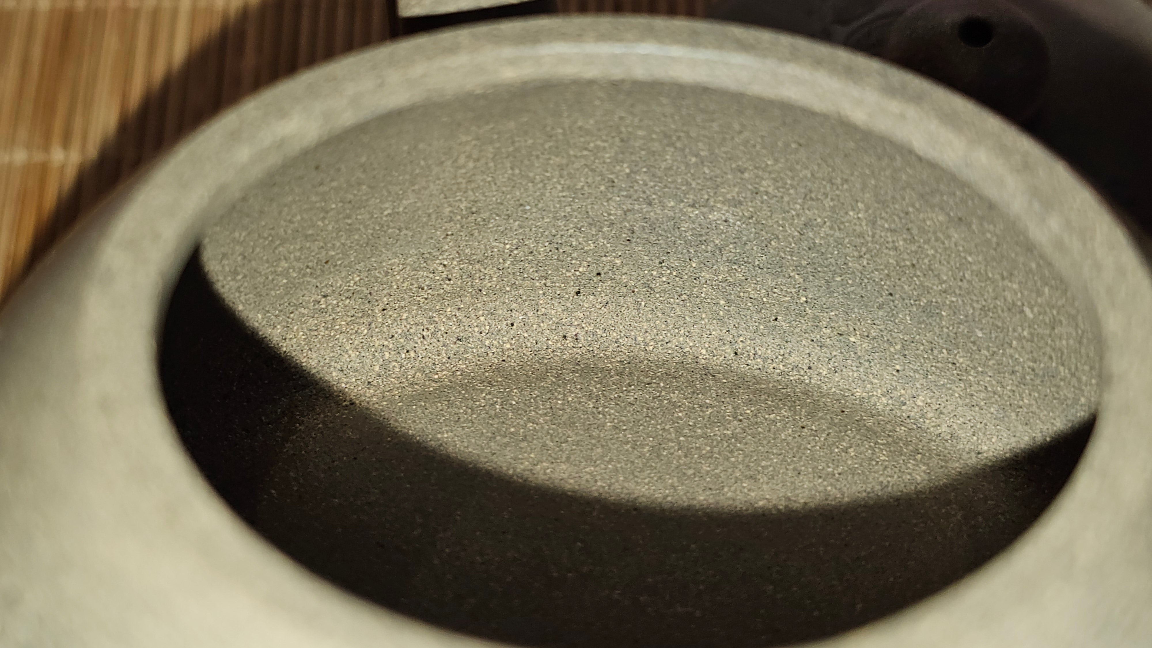 Ban Yue Hu《半月壶》~ "Half Moon Pot", 133.7ml, Qing Hui Duan 青灰段泥, by our Craftsman Zhang Huan 张欢, "Qing Gong Tu" 清供图 Engraving by Craftsman Nan Shan Lao Ren 南山老人 ~!Congratulations to Mr J.S.! 1114hrs 15th August 2025, Chicago, IL!