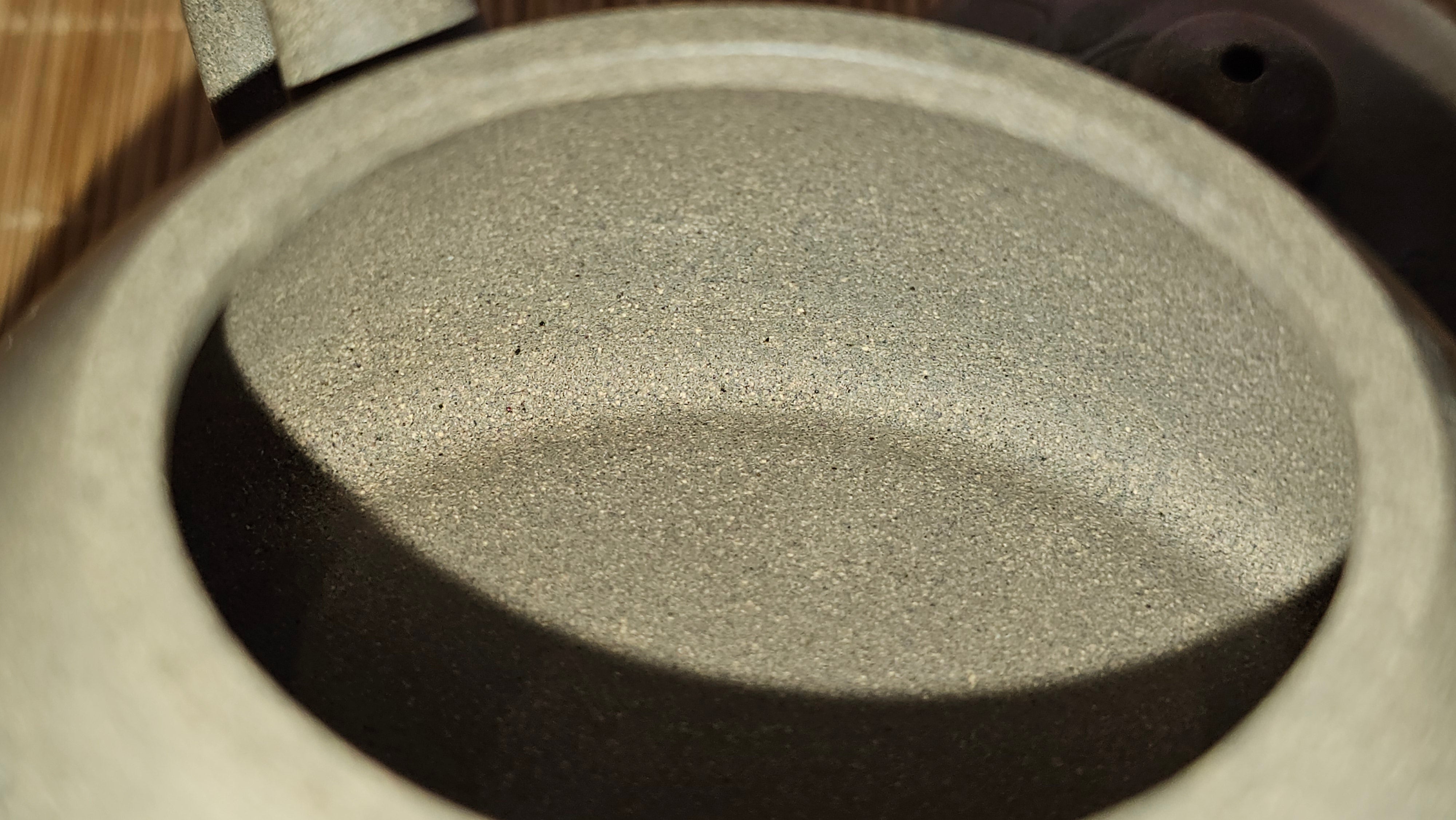 Ban Yue Hu《半月壶》~ "Half Moon Pot", 133.7ml, Qing Hui Duan 青灰段泥, by our Craftsman Zhang Huan 张欢, "Qing Gong Tu" 清供图 Engraving by Craftsman Nan Shan Lao Ren 南山老人 ~!Congratulations to Mr J.S.! 1114hrs 15th August 2025, Chicago, IL!