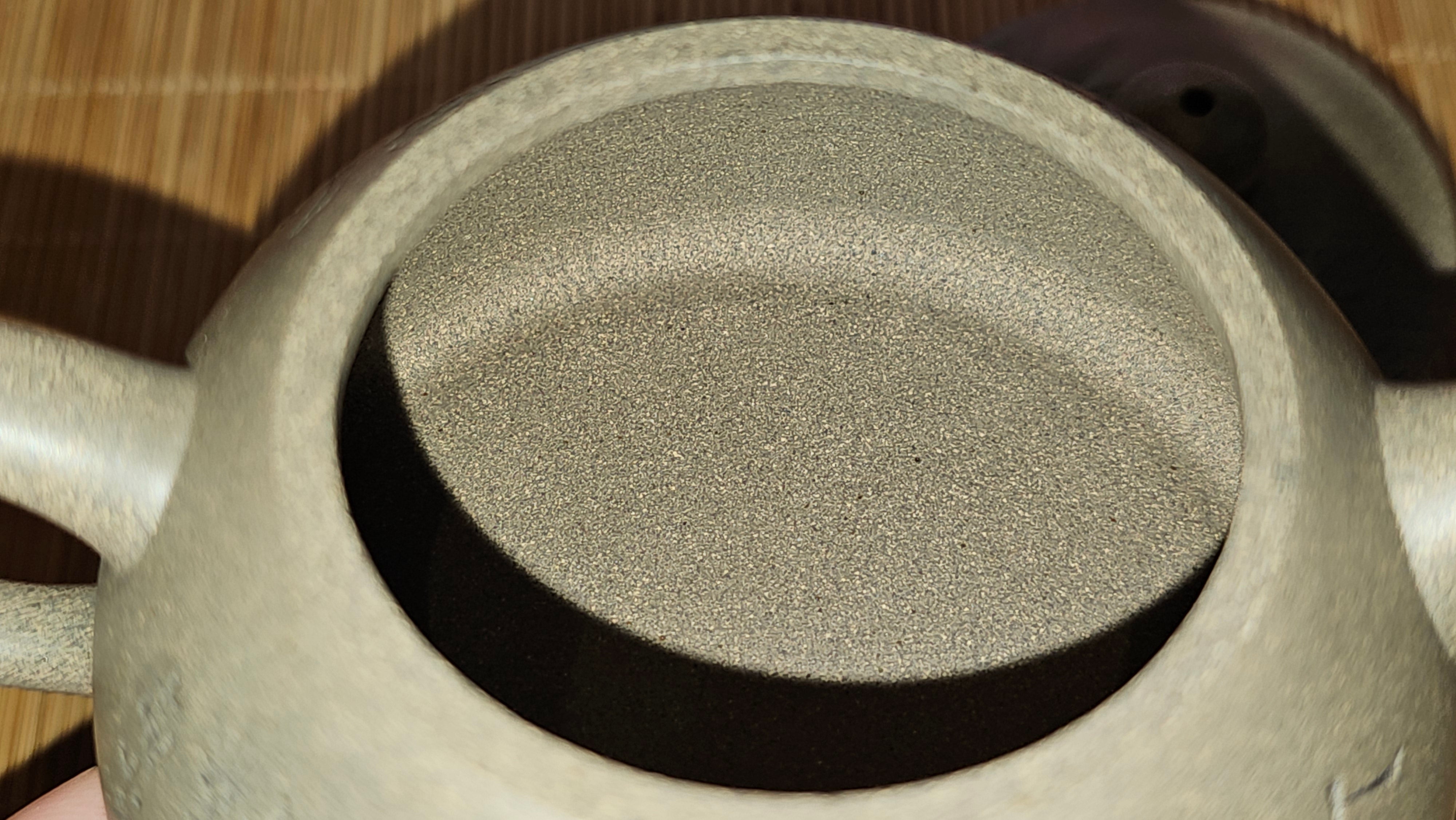 Ban Yue Hu《半月壶》~ "Half Moon Pot", 133.7ml, Qing Hui Duan 青灰段泥, by our Craftsman Zhang Huan 张欢, "Qing Gong Tu" 清供图 Engraving by Craftsman Nan Shan Lao Ren 南山老人 ~!Congratulations to Mr J.S.! 1114hrs 15th August 2025, Chicago, IL!