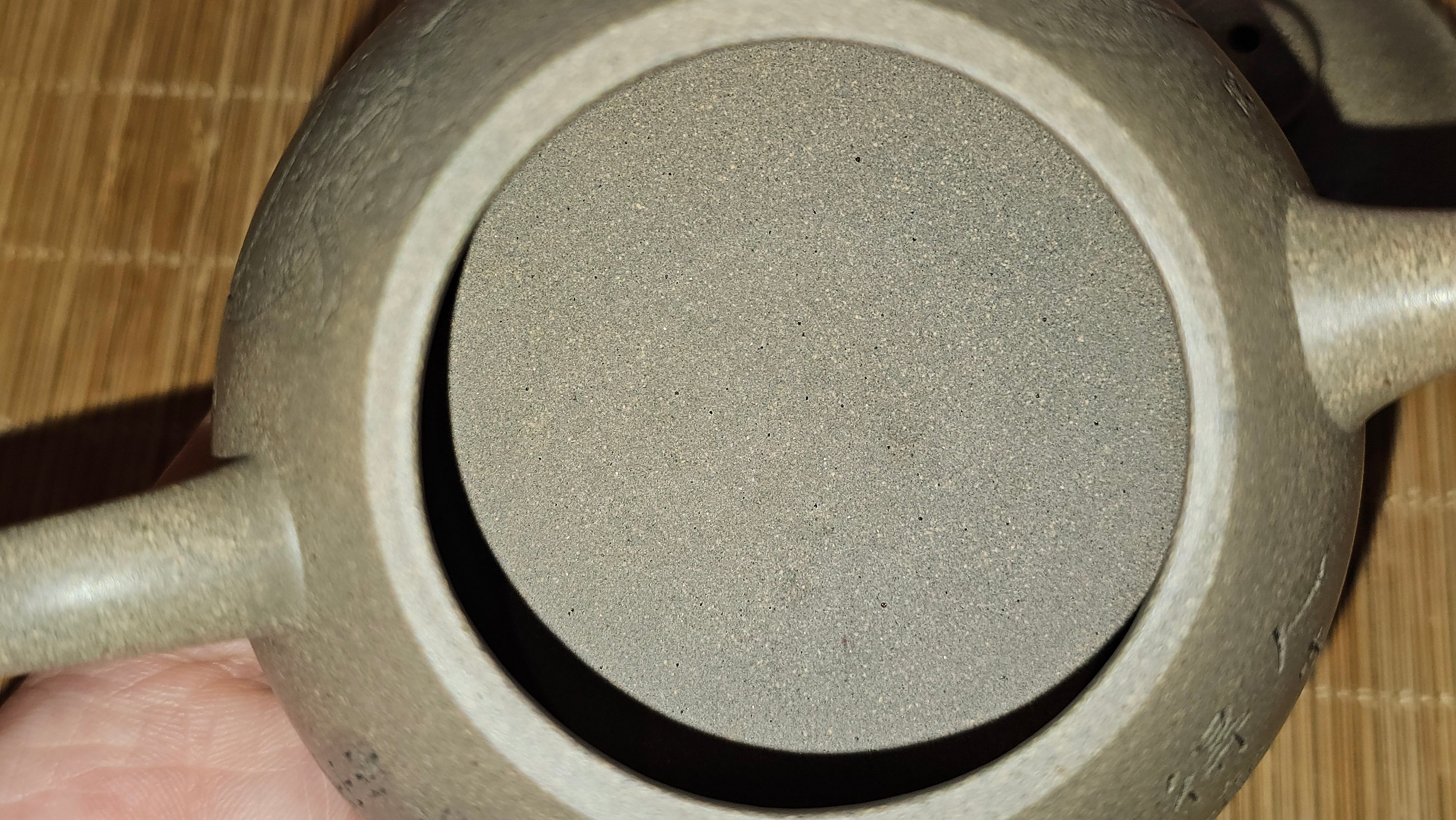 Ban Yue Hu《半月壶》~ "Half Moon Pot", 133.7ml, Qing Hui Duan 青灰段泥, by our Craftsman Zhang Huan 张欢, "Qing Gong Tu" 清供图 Engraving by Craftsman Nan Shan Lao Ren 南山老人 ~!Congratulations to Mr J.S.! 1114hrs 15th August 2025, Chicago, IL!