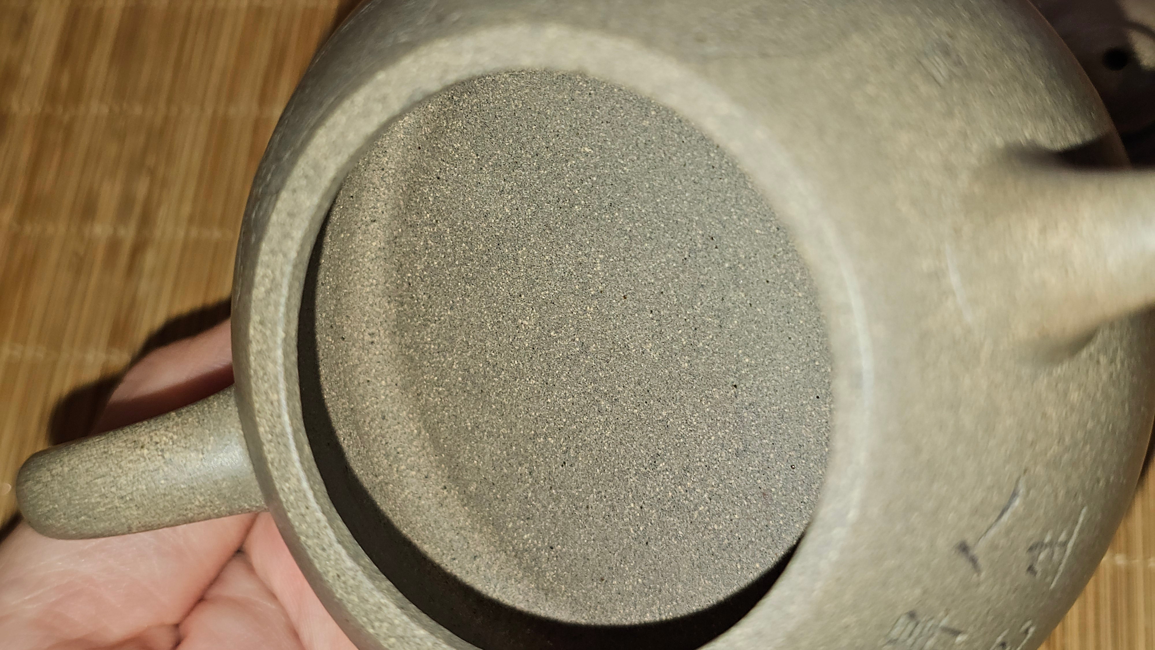 Ban Yue Hu《半月壶》~ "Half Moon Pot", 133.7ml, Qing Hui Duan 青灰段泥, by our Craftsman Zhang Huan 张欢, "Qing Gong Tu" 清供图 Engraving by Craftsman Nan Shan Lao Ren 南山老人 ~!Congratulations to Mr J.S.! 1114hrs 15th August 2025, Chicago, IL!